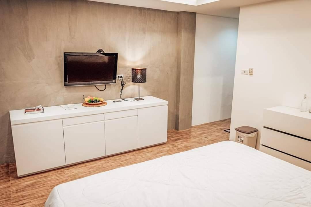 Standard King Room - Photo 4