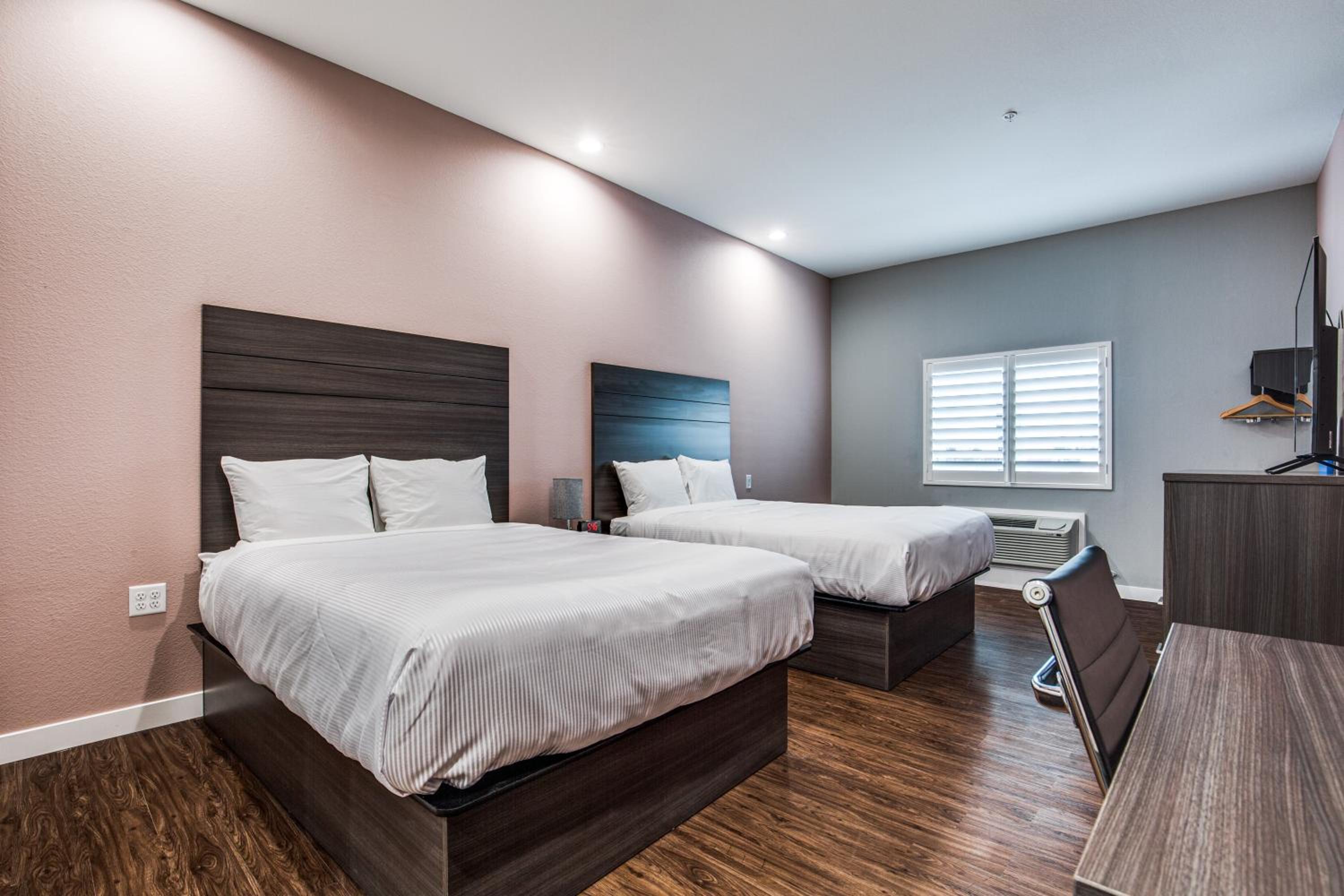 Quadruple Room - Photo 1