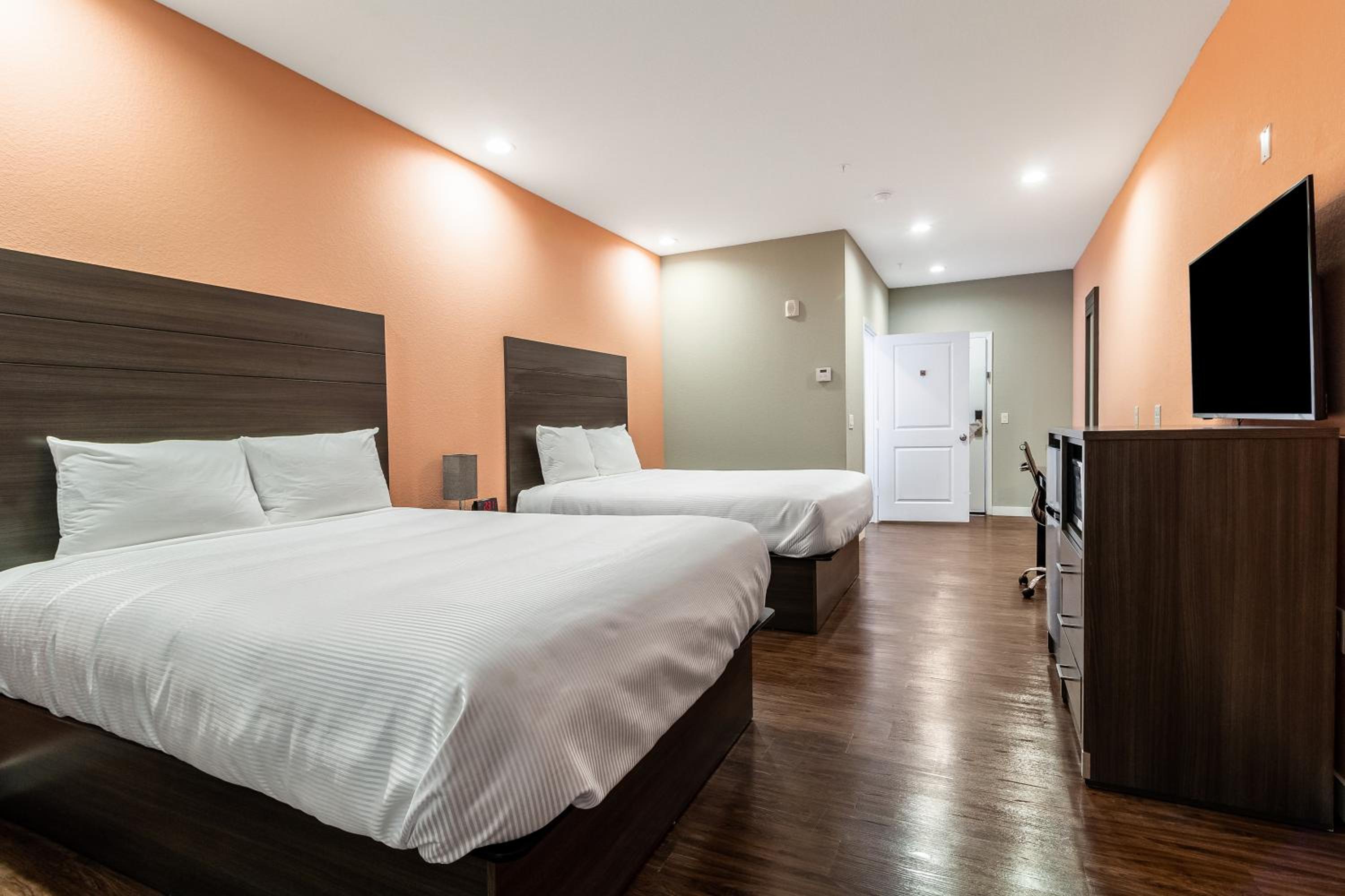 Quadruple Room - Photo 8