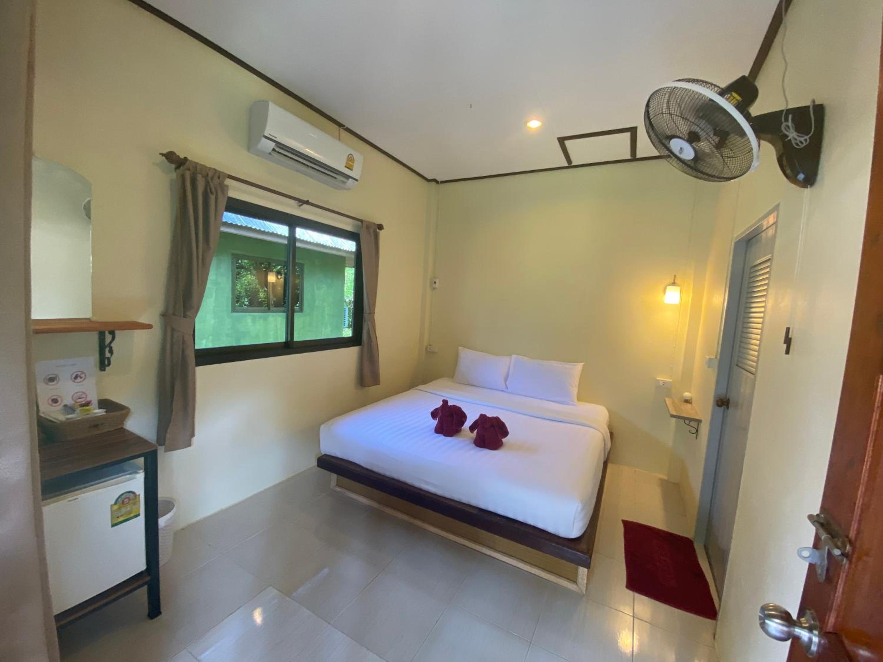 Deluxe Room - Photo 7