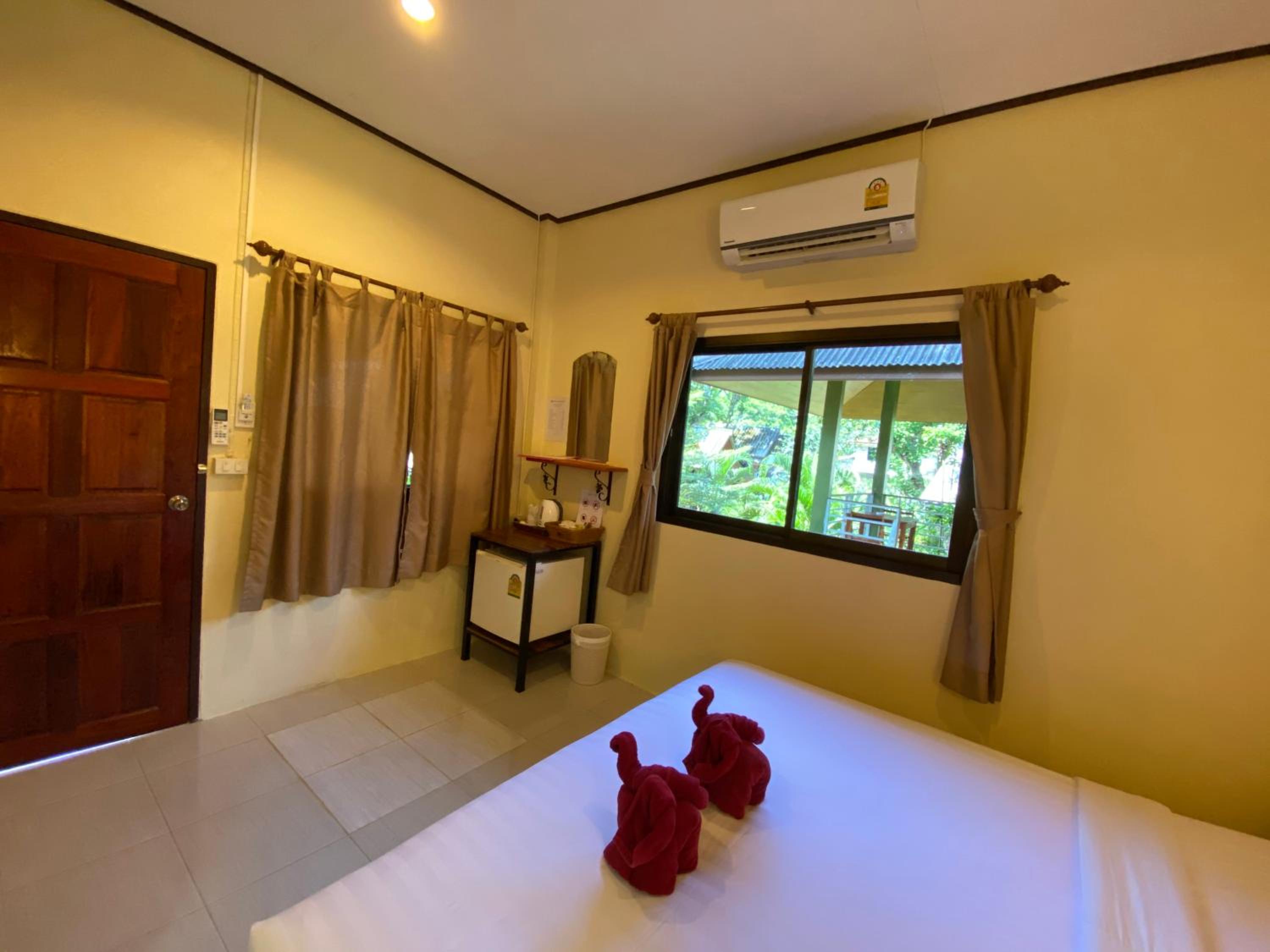 Deluxe Room - Photo 8