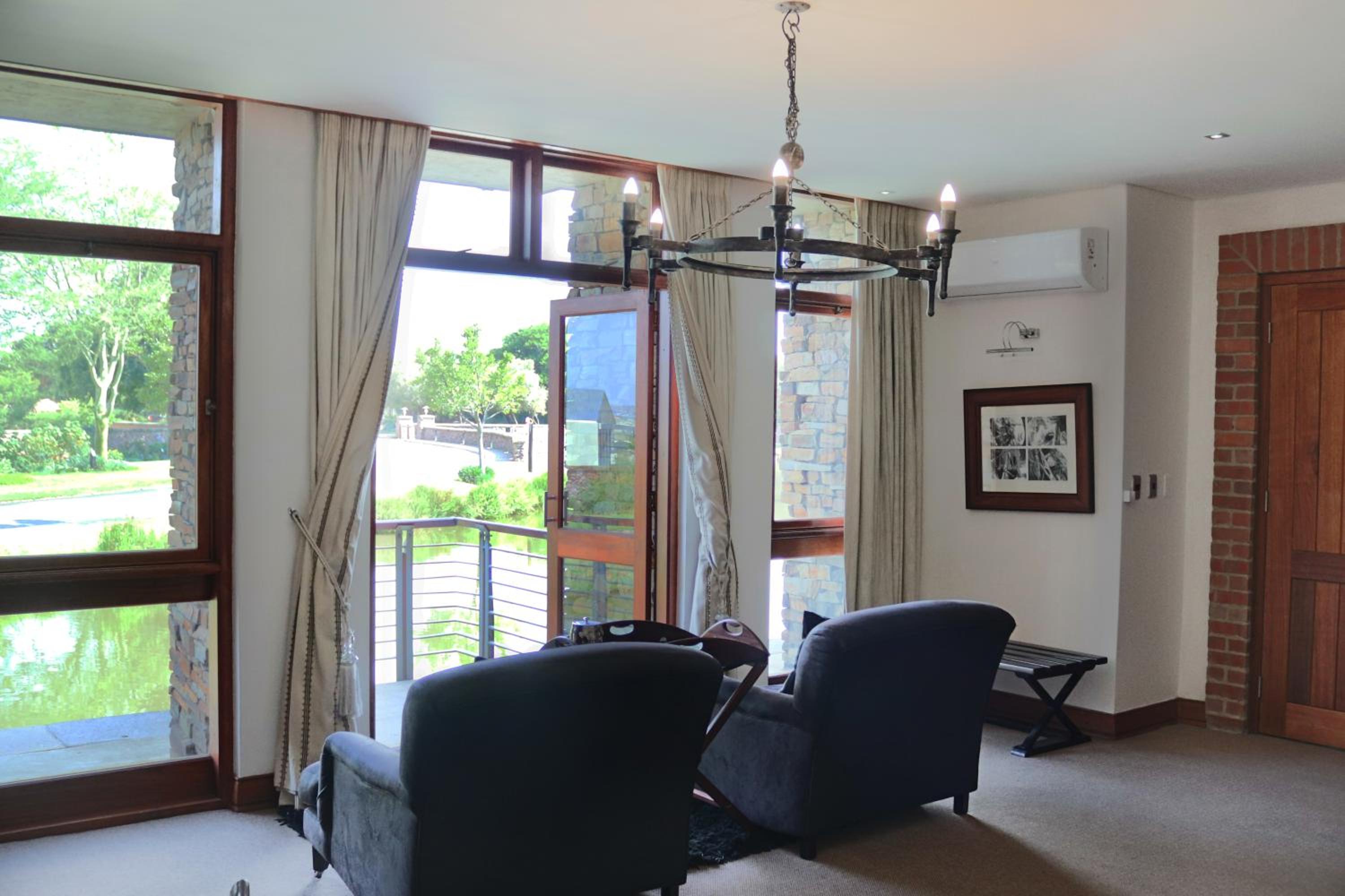 Double or Twin Room with Balcony - Photo 12