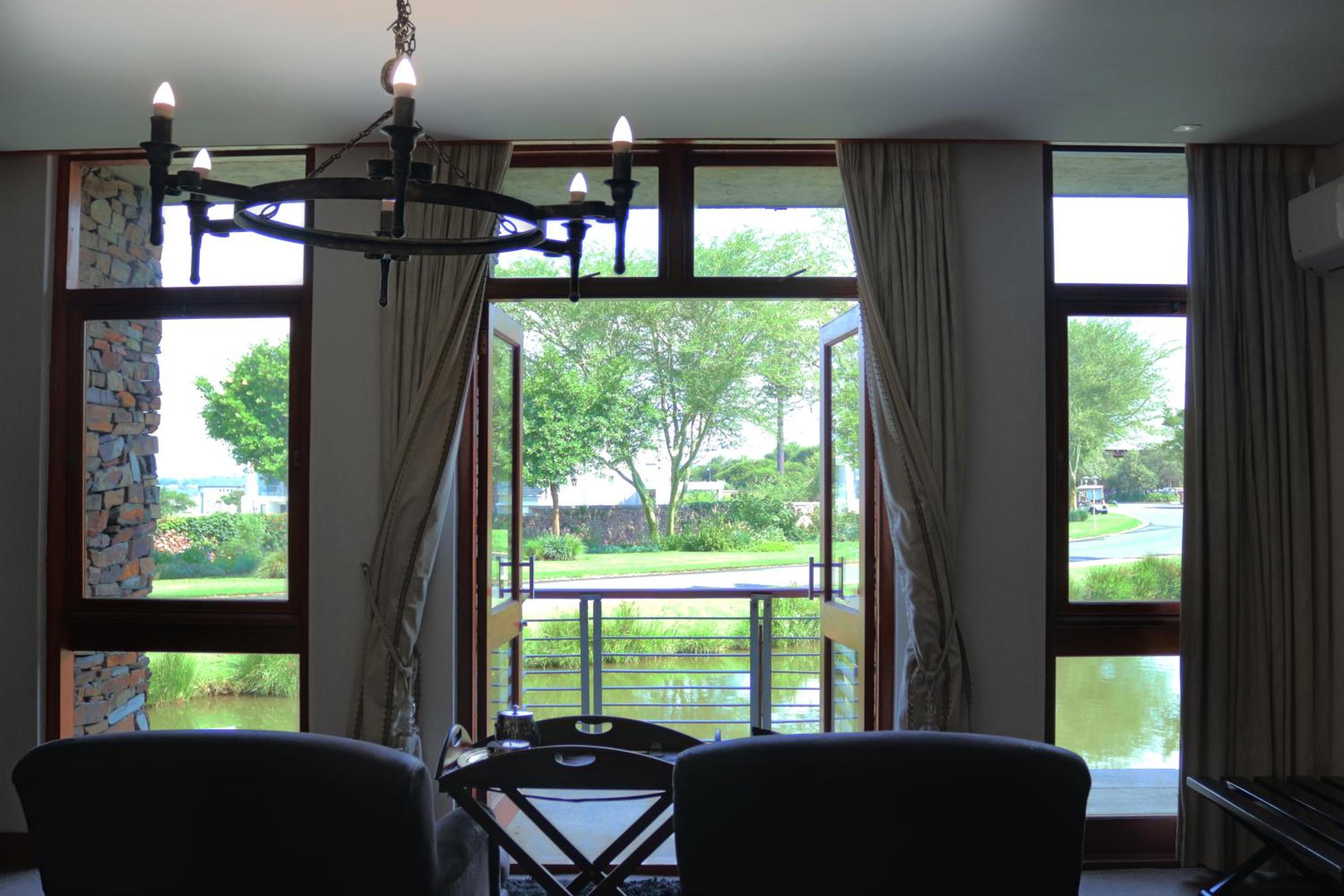 Double or Twin Room with Balcony - Photo 16