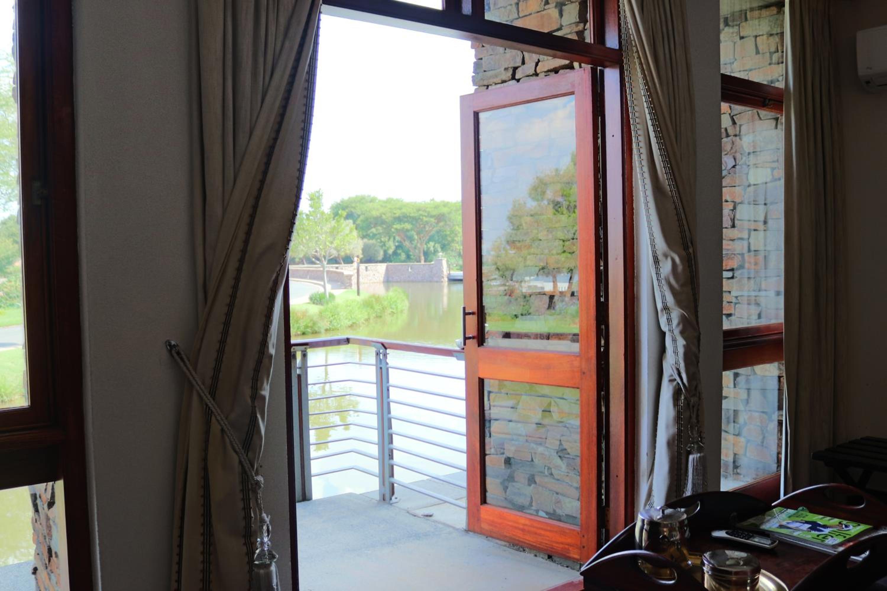 Double or Twin Room with Balcony - Photo 13