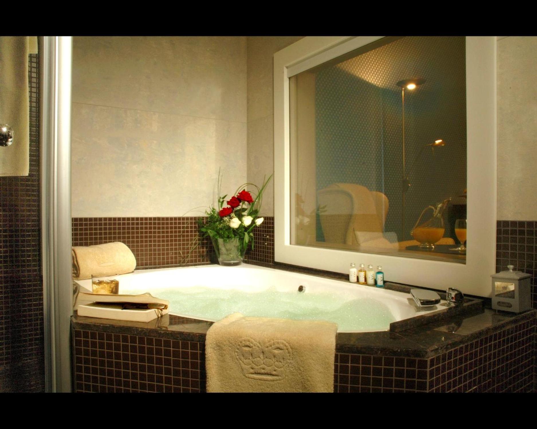 Deluxe King Room photo 2
