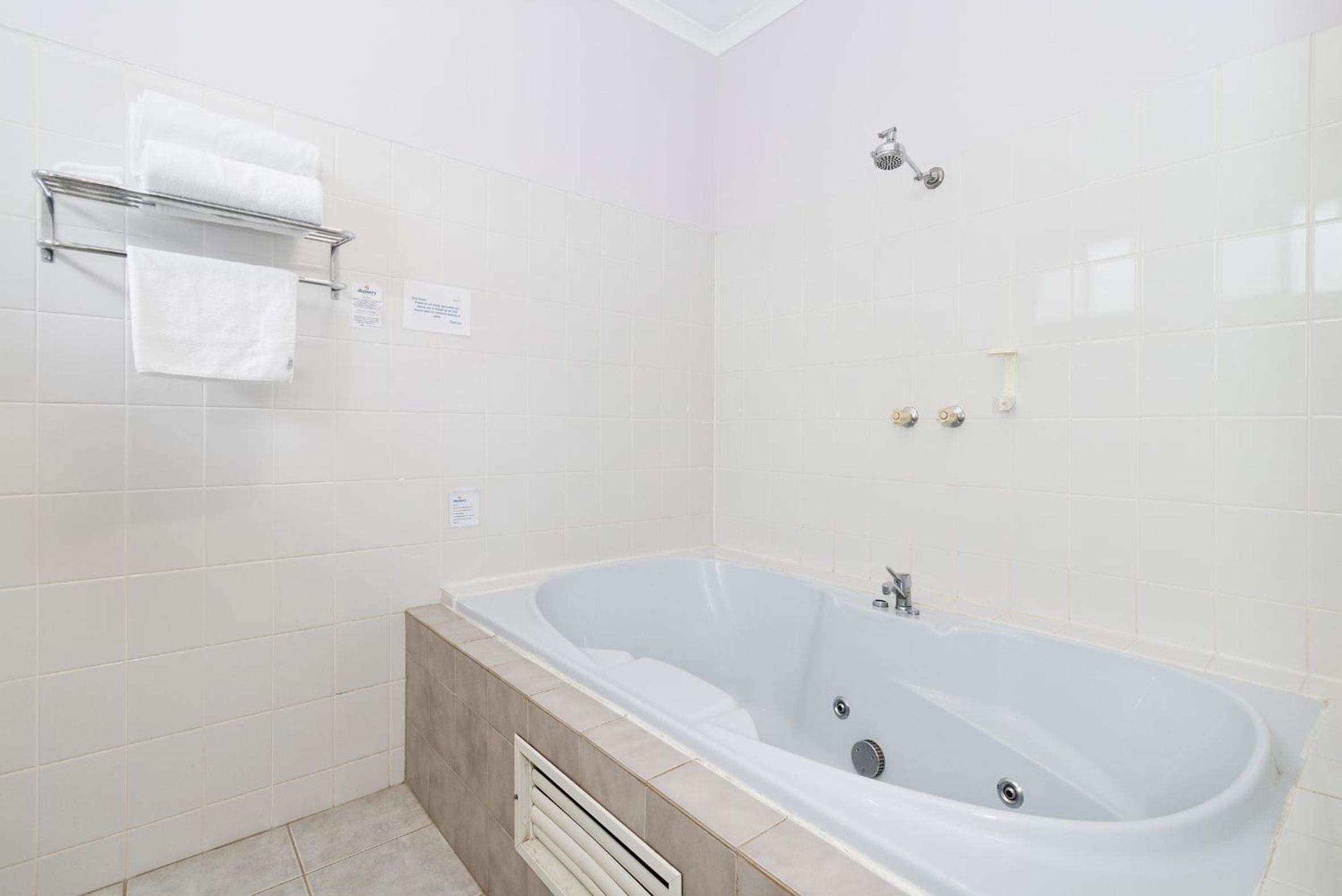 Double Room with Spa Bath - Non Pet Friendly photo 3