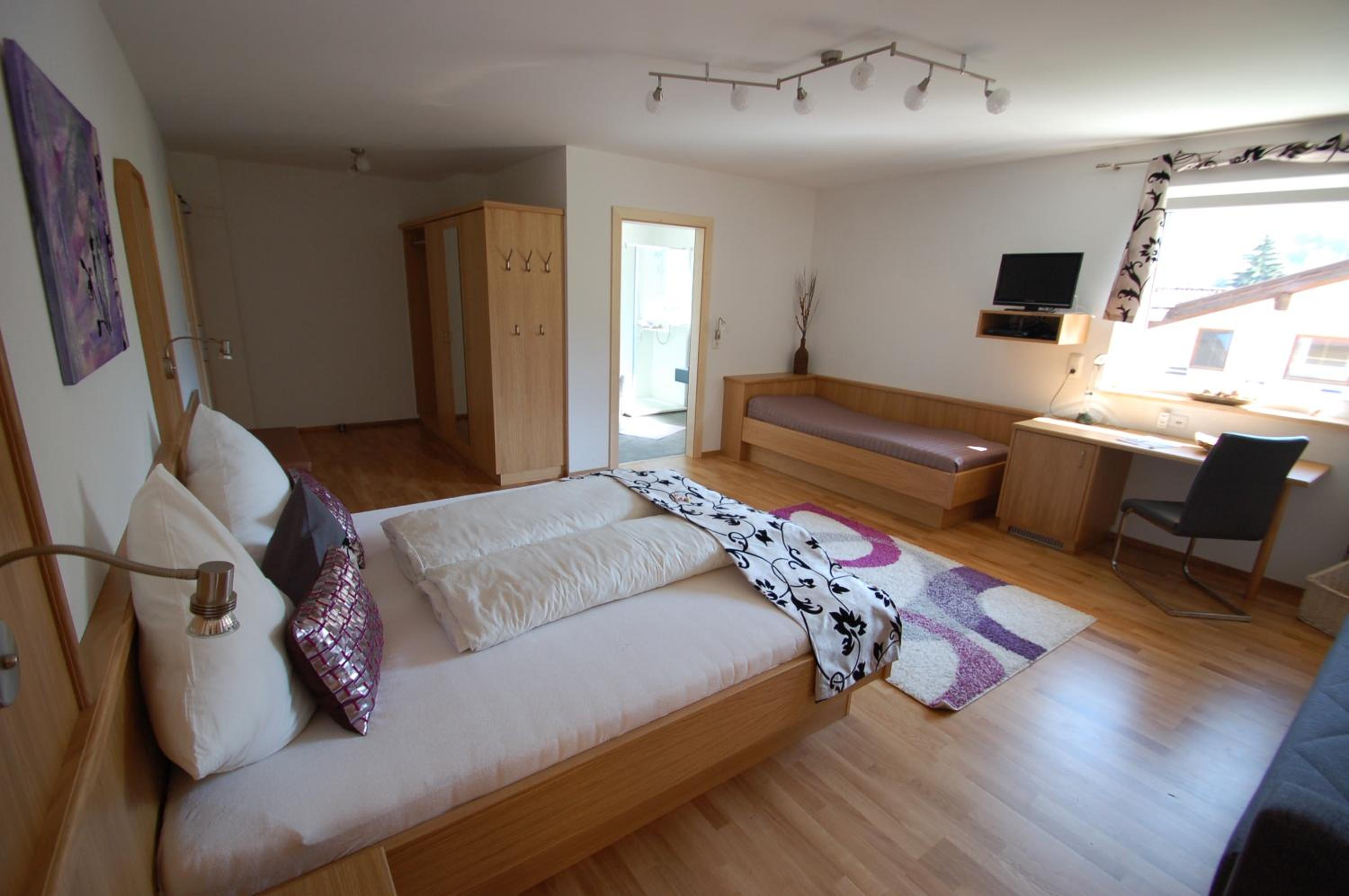 Quadruple Room with Bath photo 1