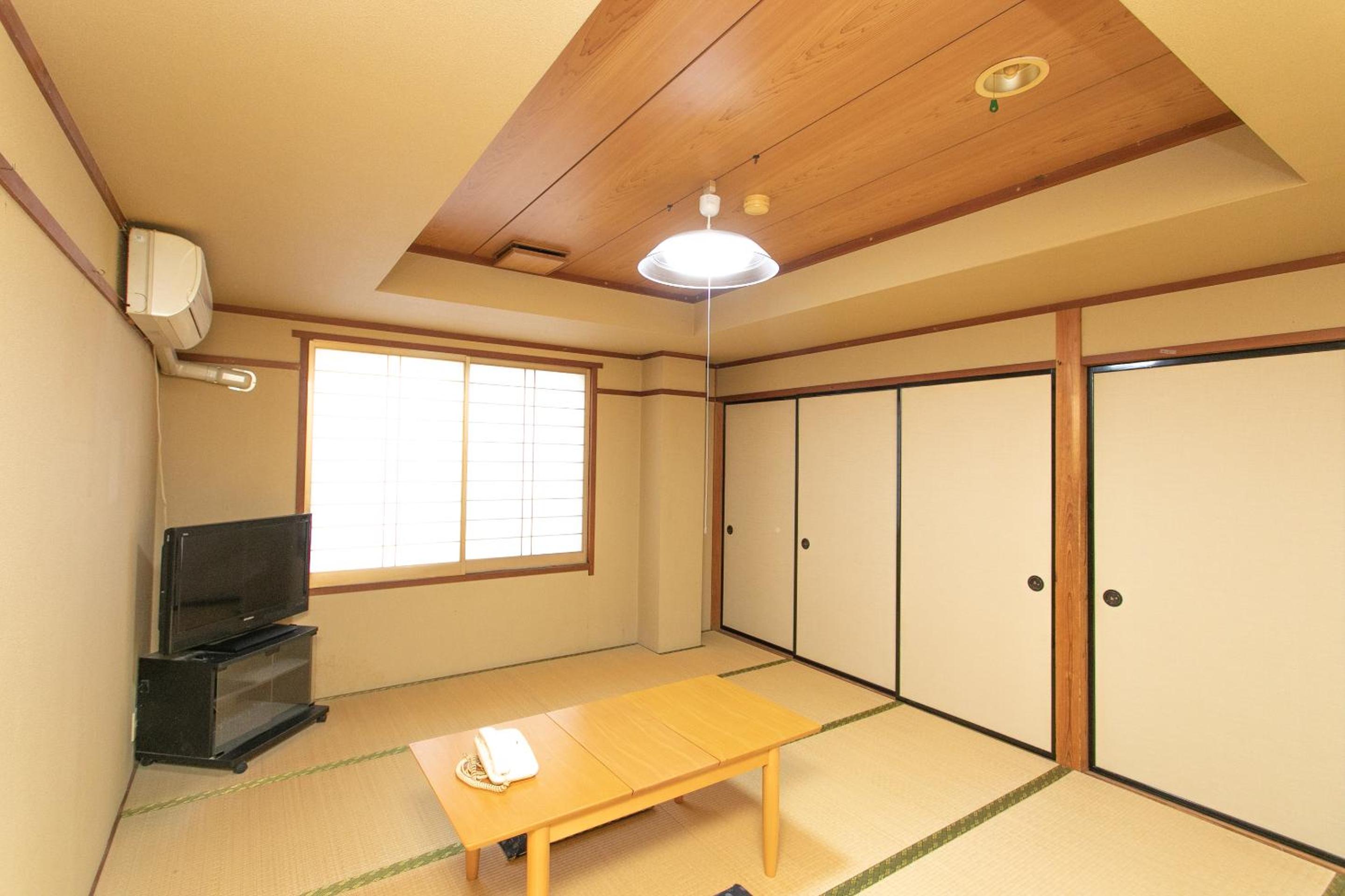 Triple Room with Shared Bathroom - Photo 4