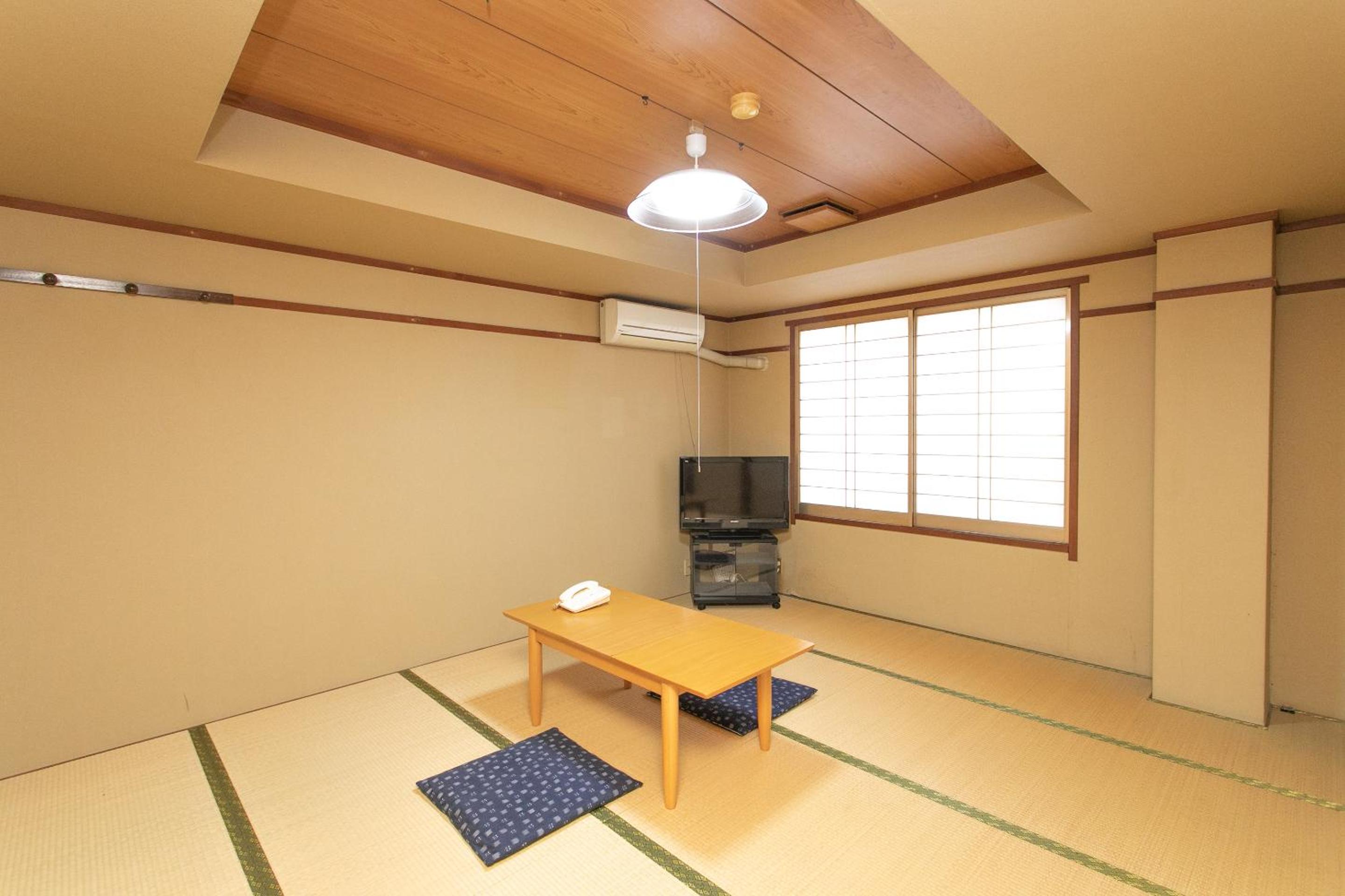 Triple Room with Shared Bathroom - Photo 5