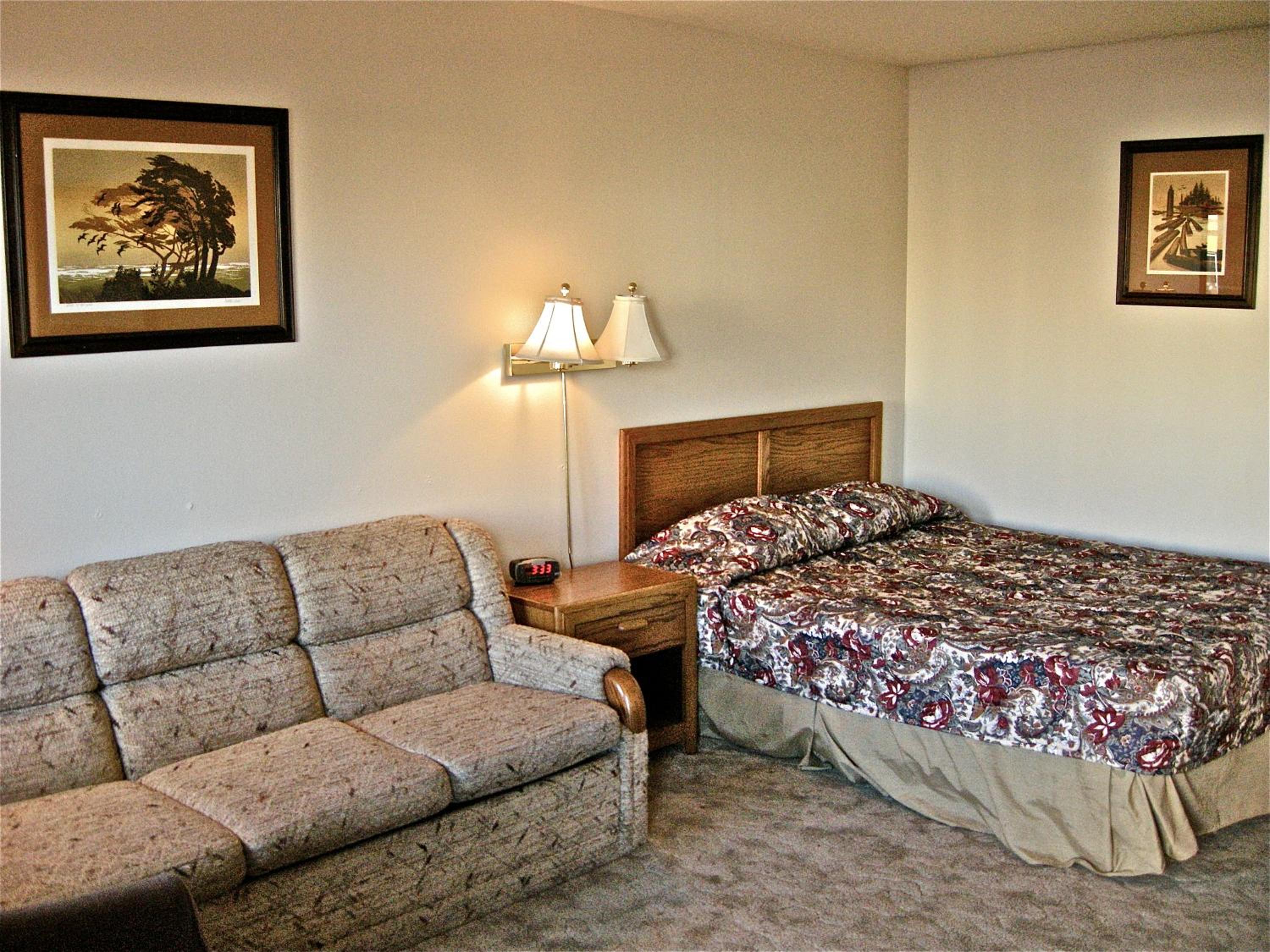 Deluxe Queen Room - Non-Smoking - Photo 9
