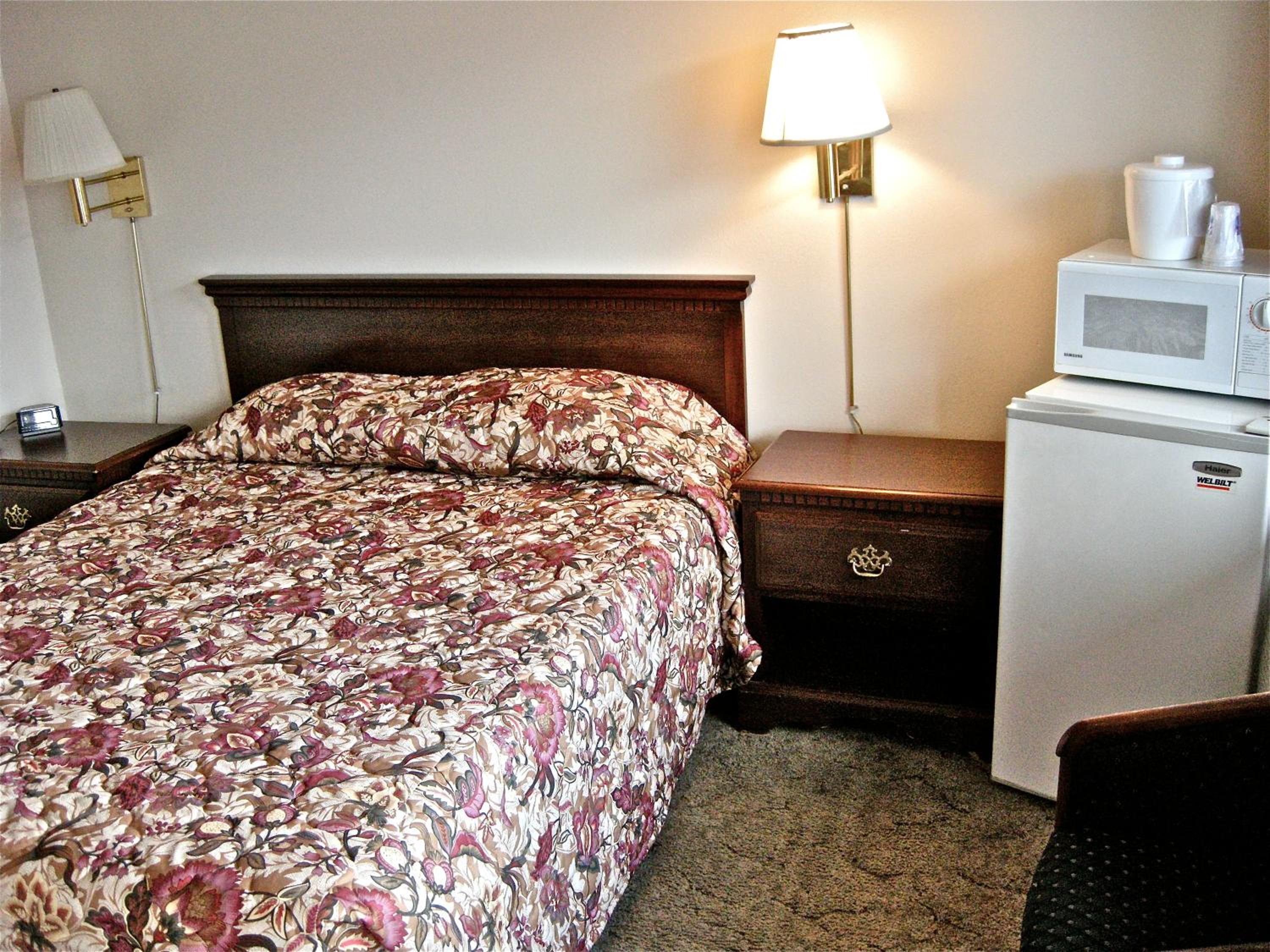 Queen Room - Non-Smoking - Photo 1