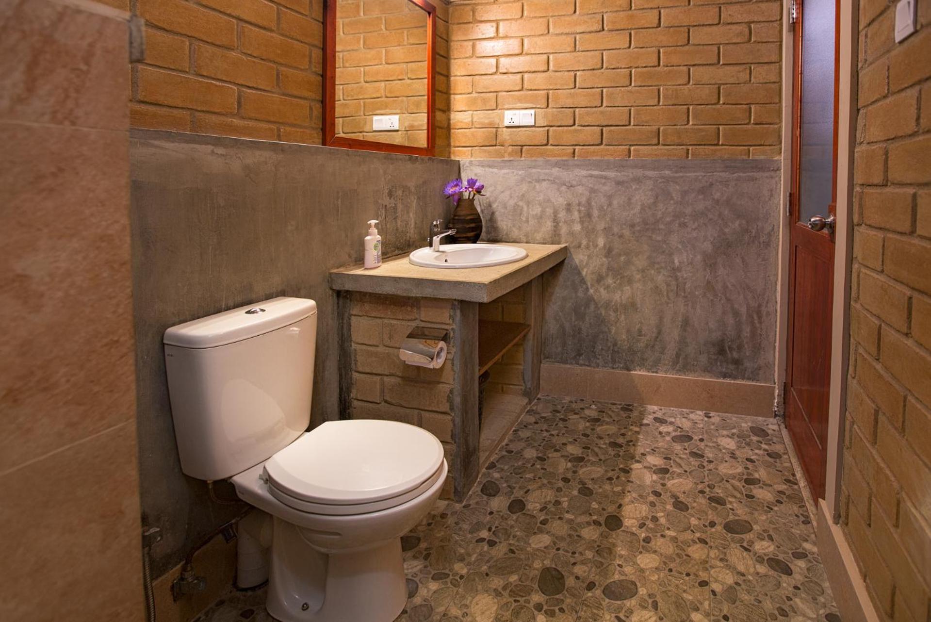 Single Room with Shared Bathroom photo 2
