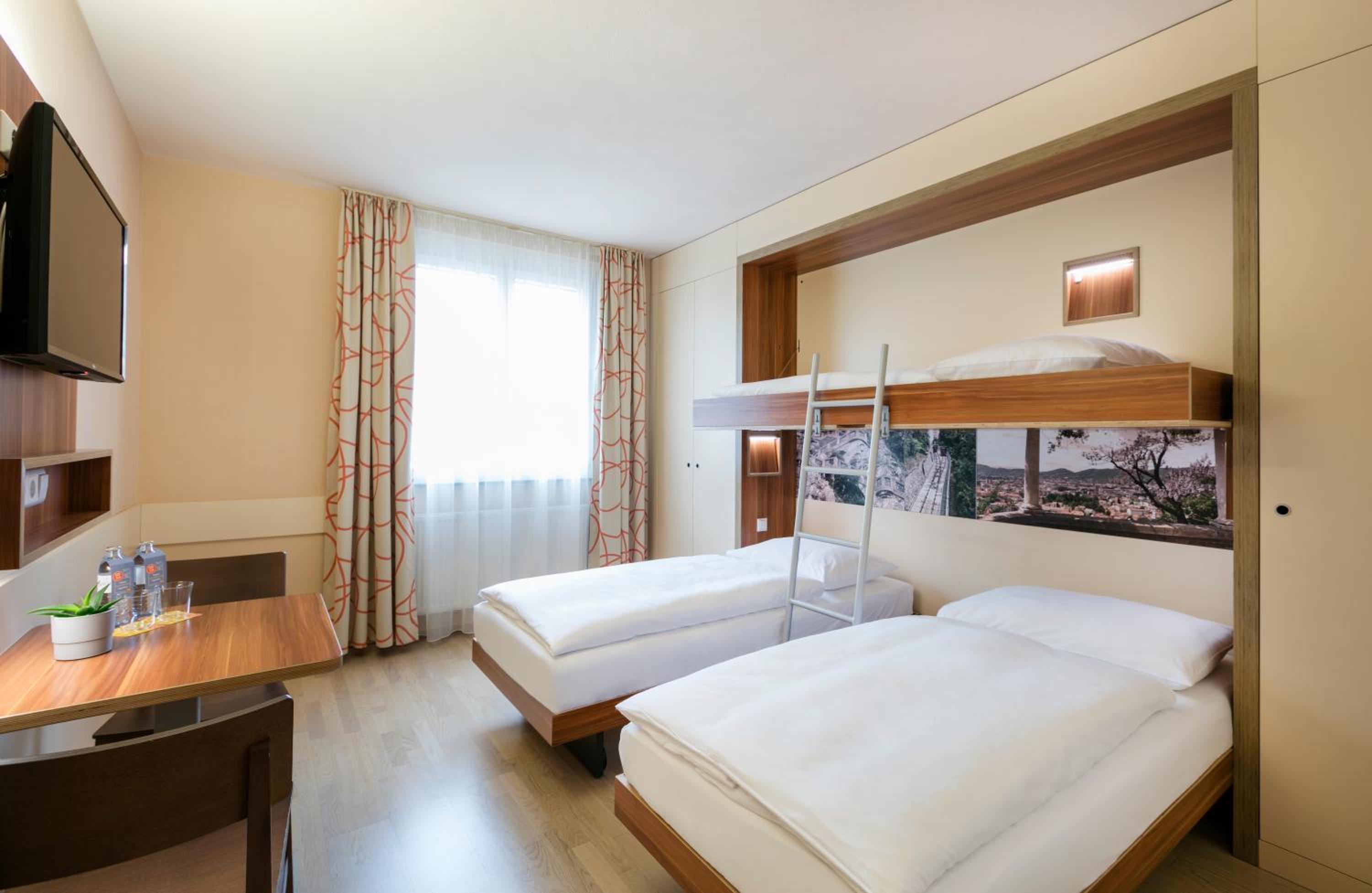 Triple Room - Photo 12