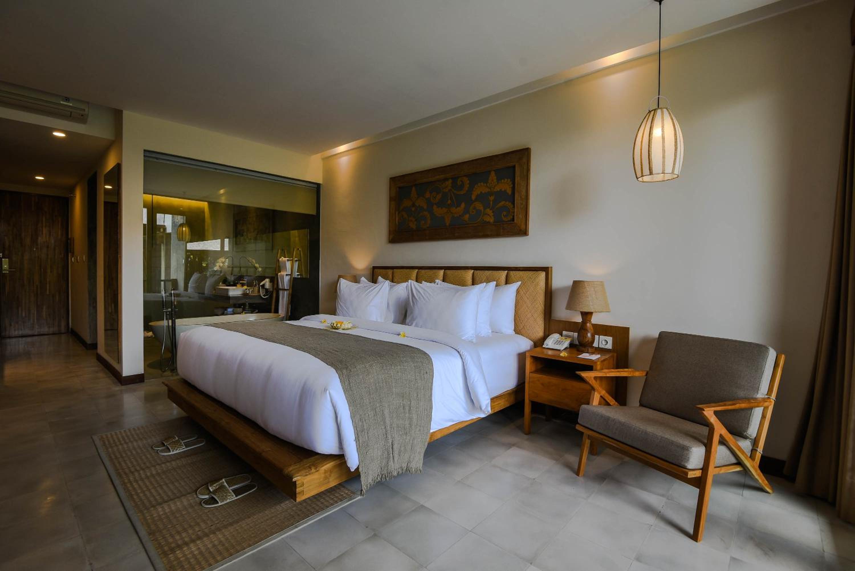 Suite with Pool View - Photo 26
