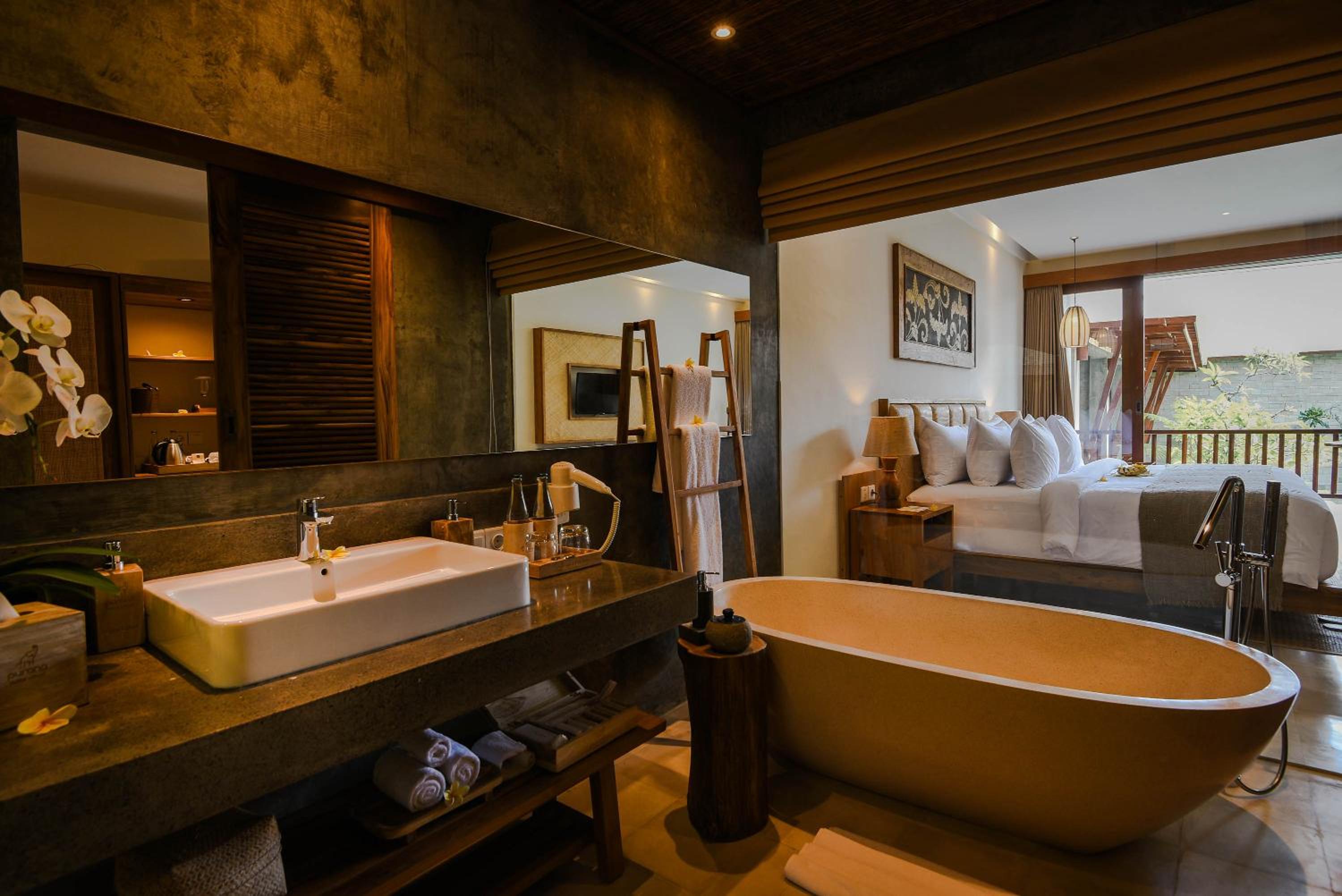 Suite with Pool View - Photo 32