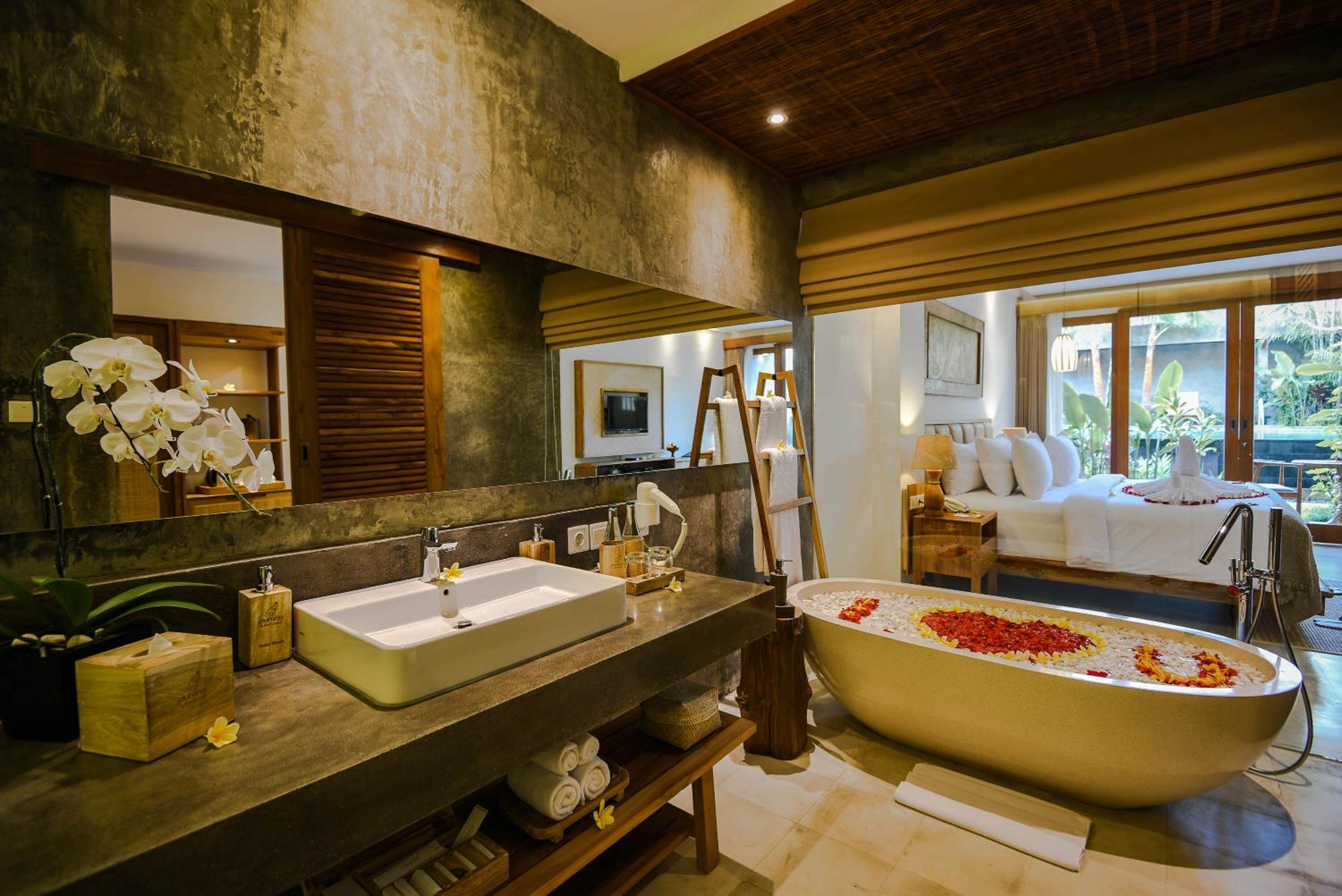 Suite with Pool View - Photo 78