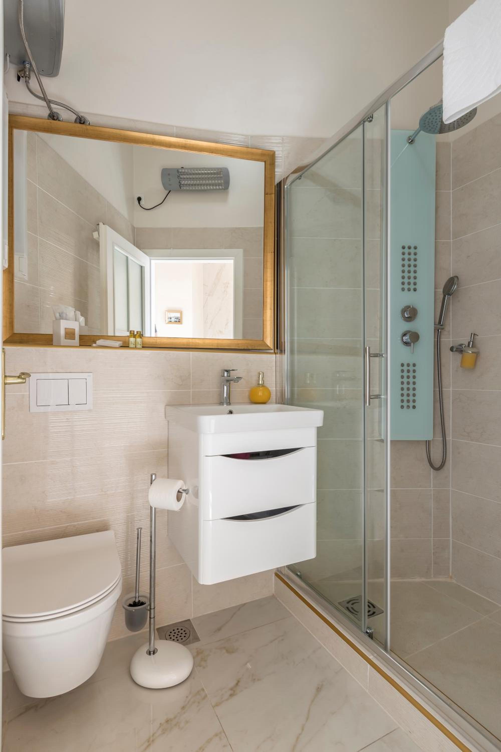 Deluxe Double or Twin Room - Photo 5