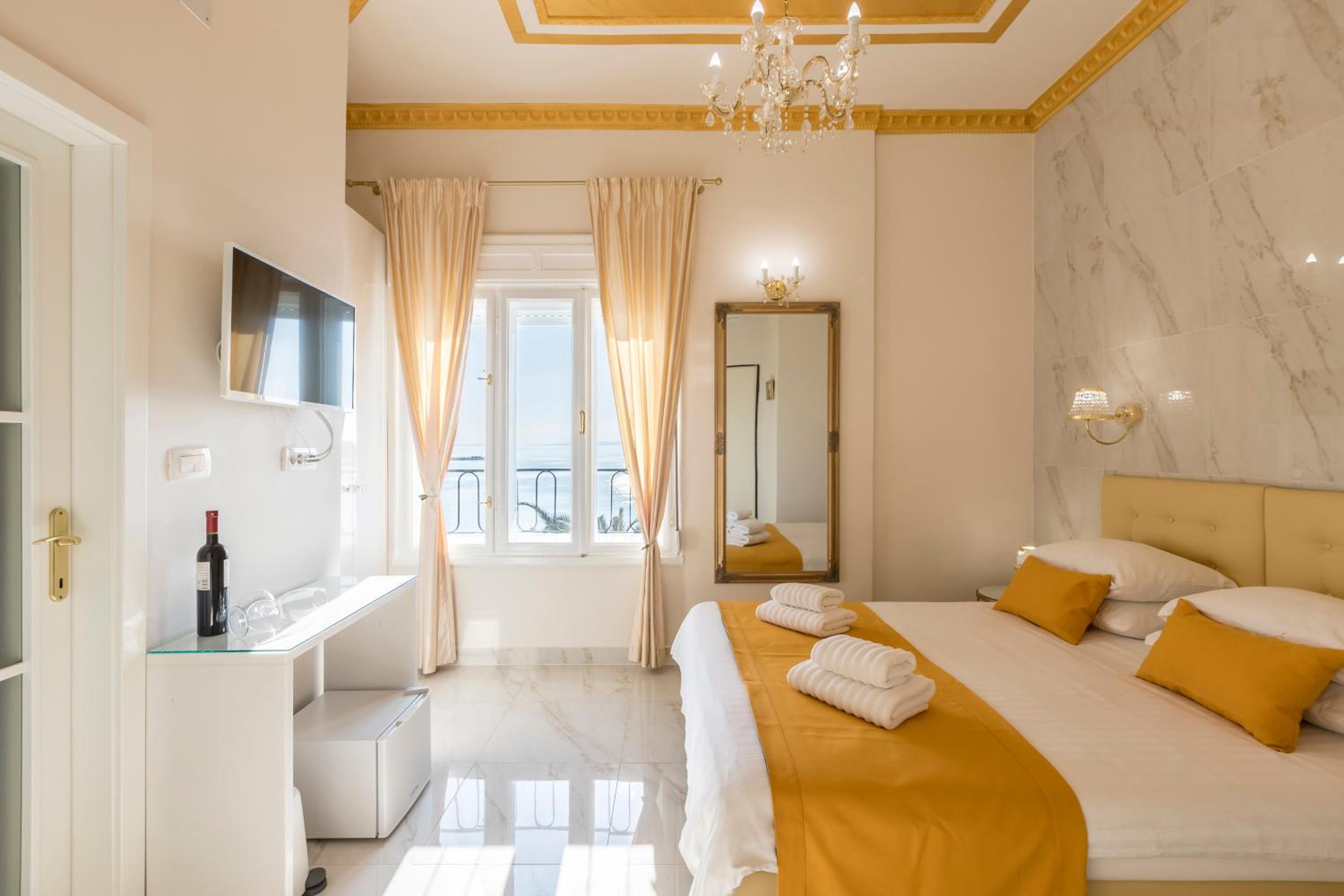 Deluxe Double or Twin Room - Photo 15