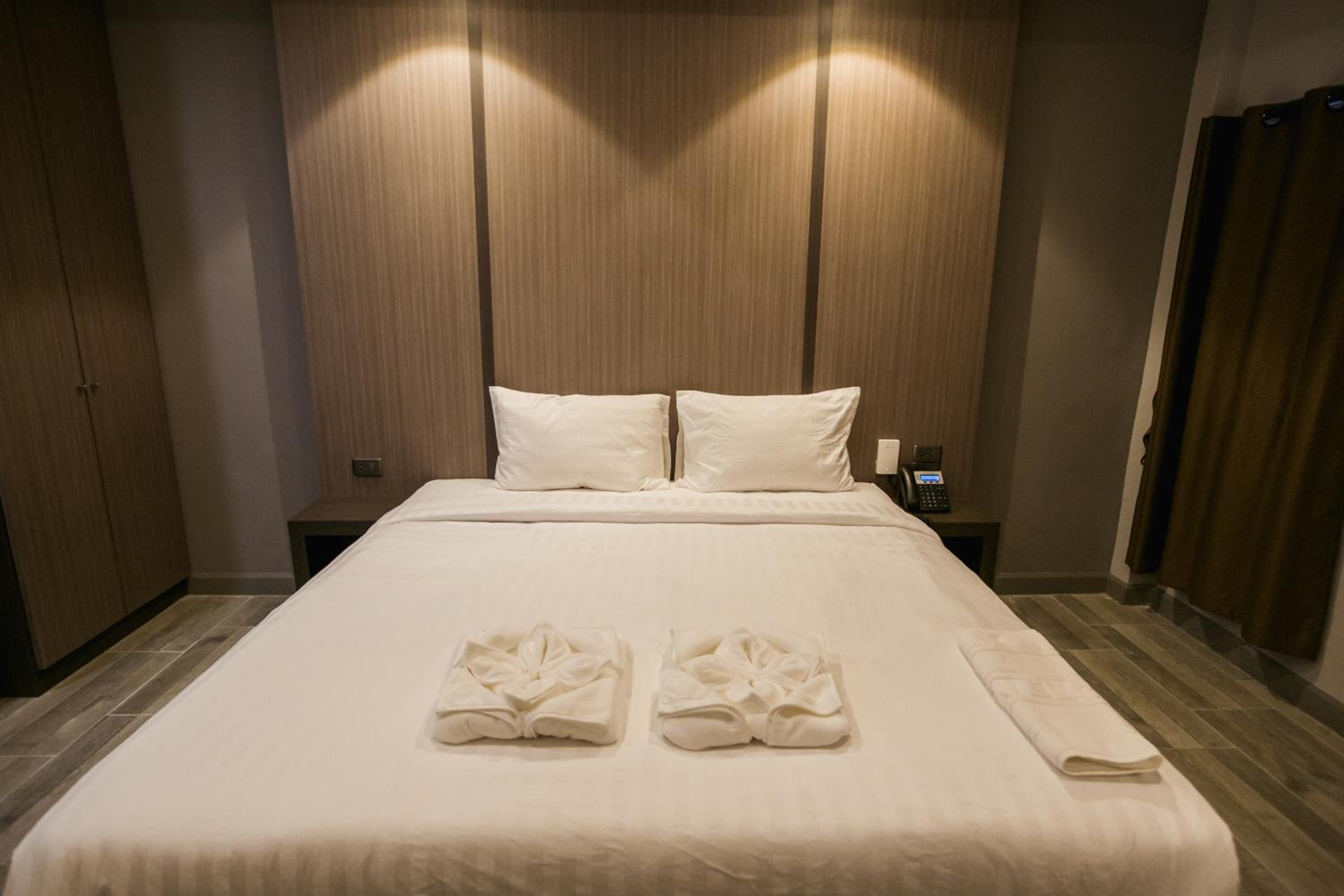 Standard King Room - Photo 2