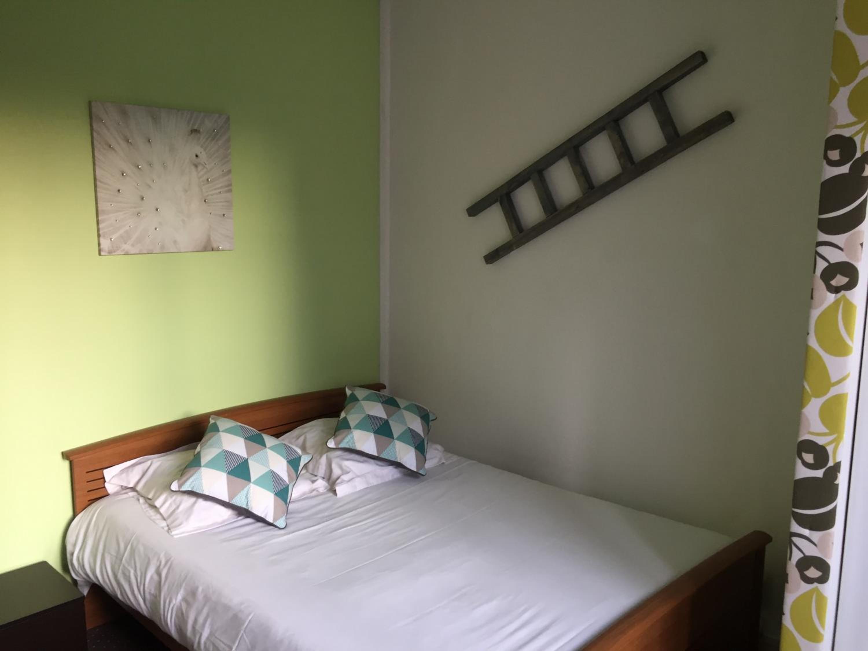 Classic Single Room With Shower photo 2