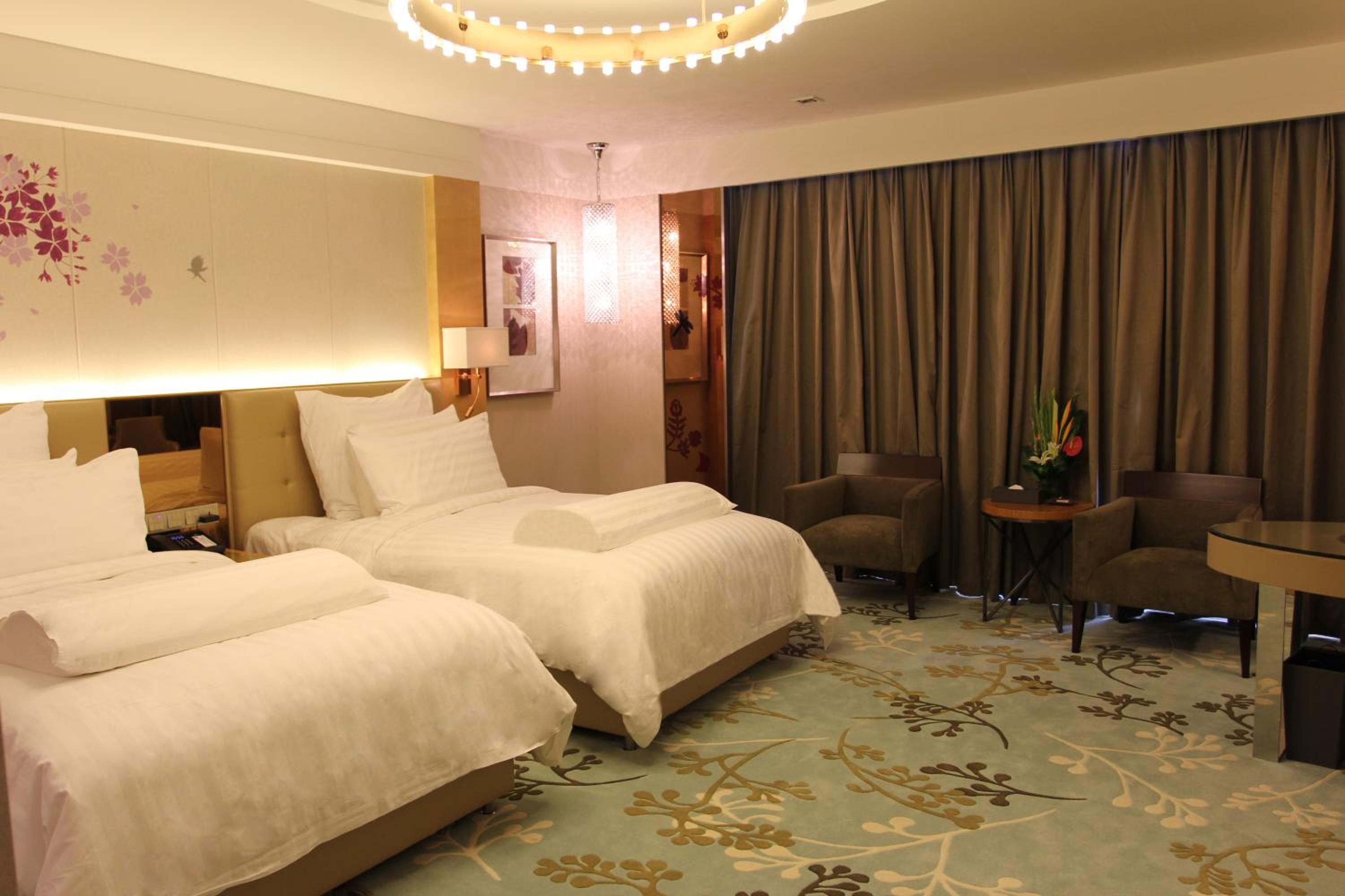 Executive Deluxe Twin Room photo 3