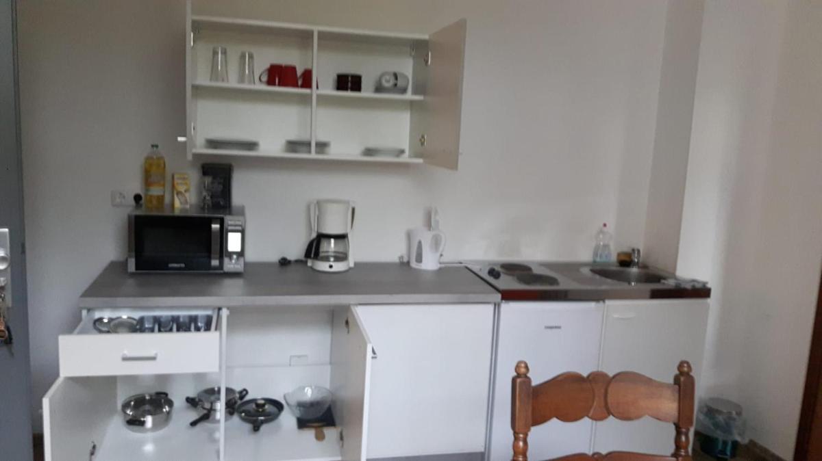 Budget One-Bedroom Apartment photo 1