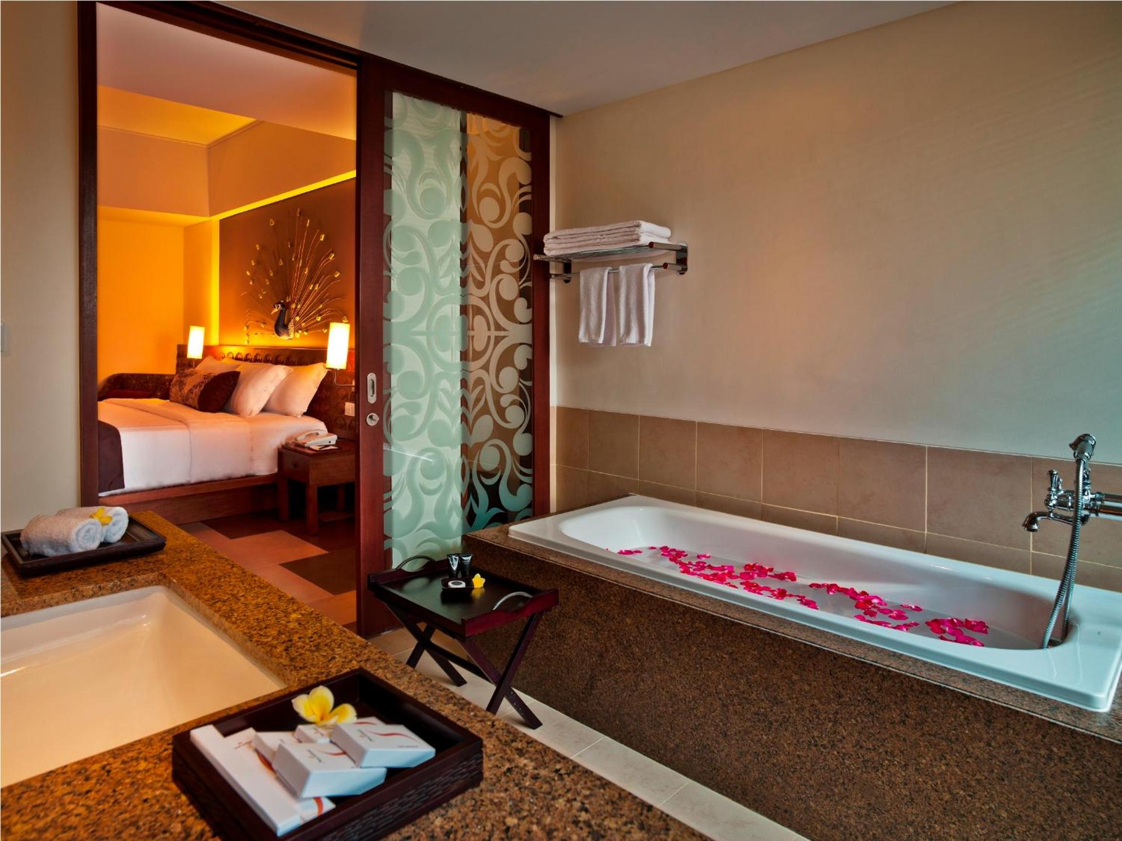 Suite - Photo 5