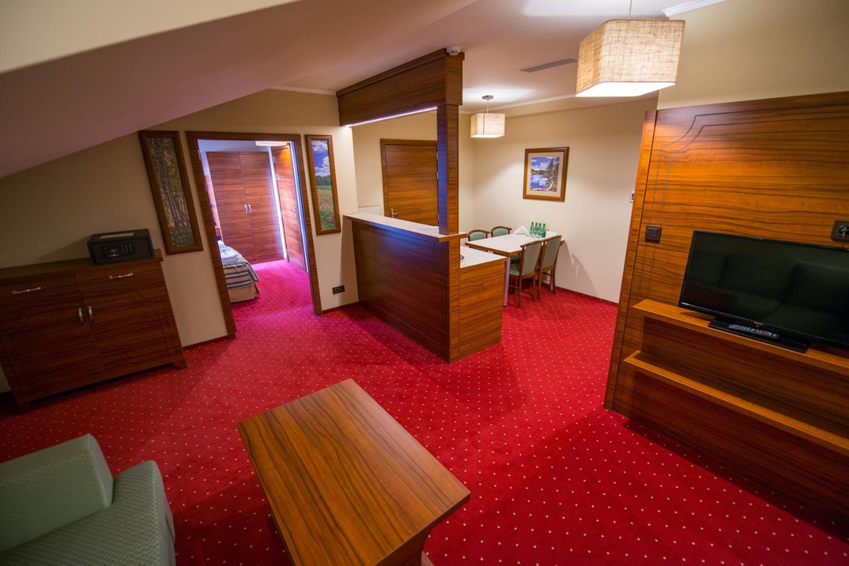 Deluxe One-Bedroom Apartment - Photo 1