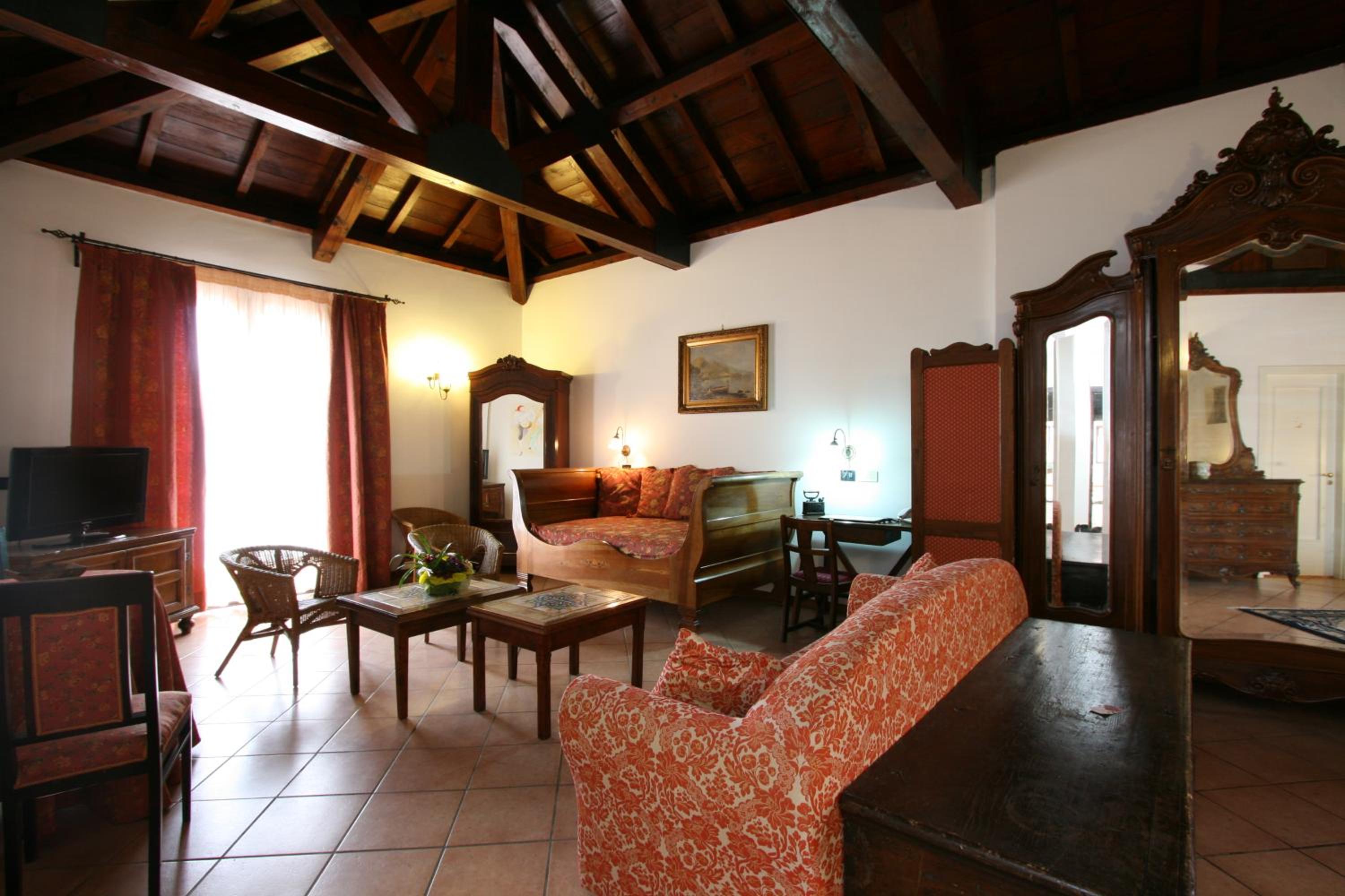 Suite - Photo 5