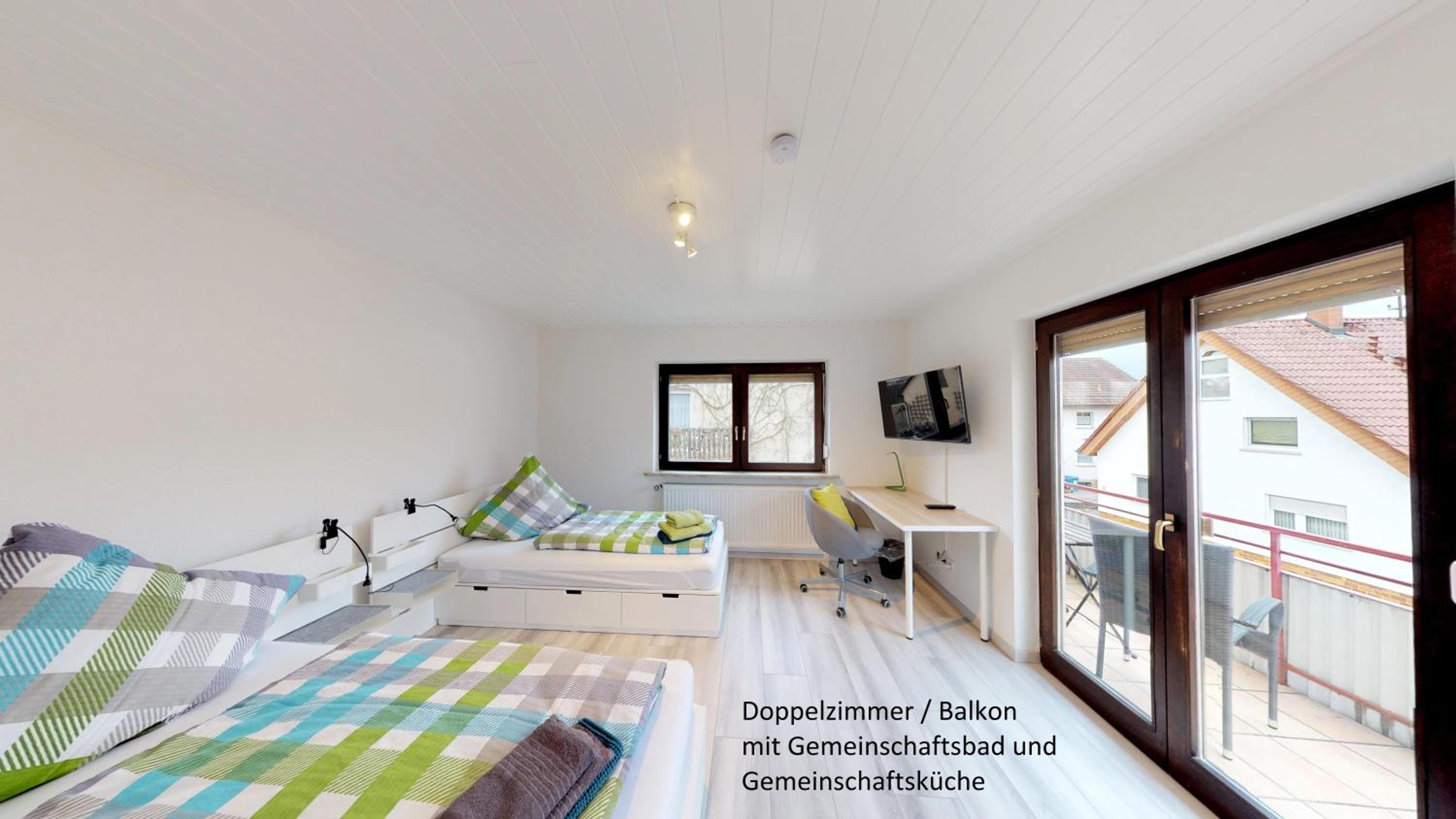 Double or Twin Room with Balcony and Shared Bathroom and Shared Kitchen  photo 1