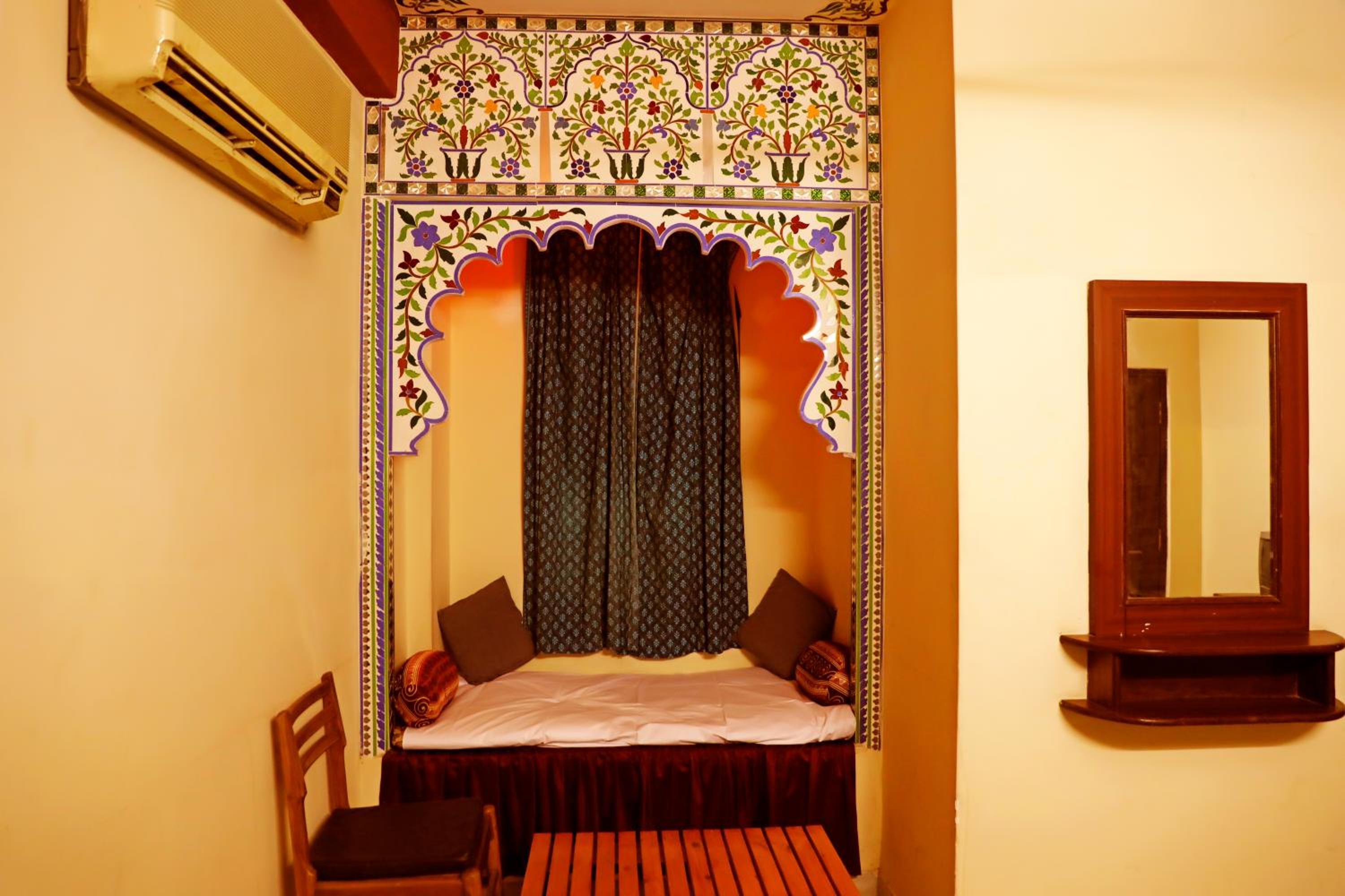 Superior Jharokha Room - Photo 5