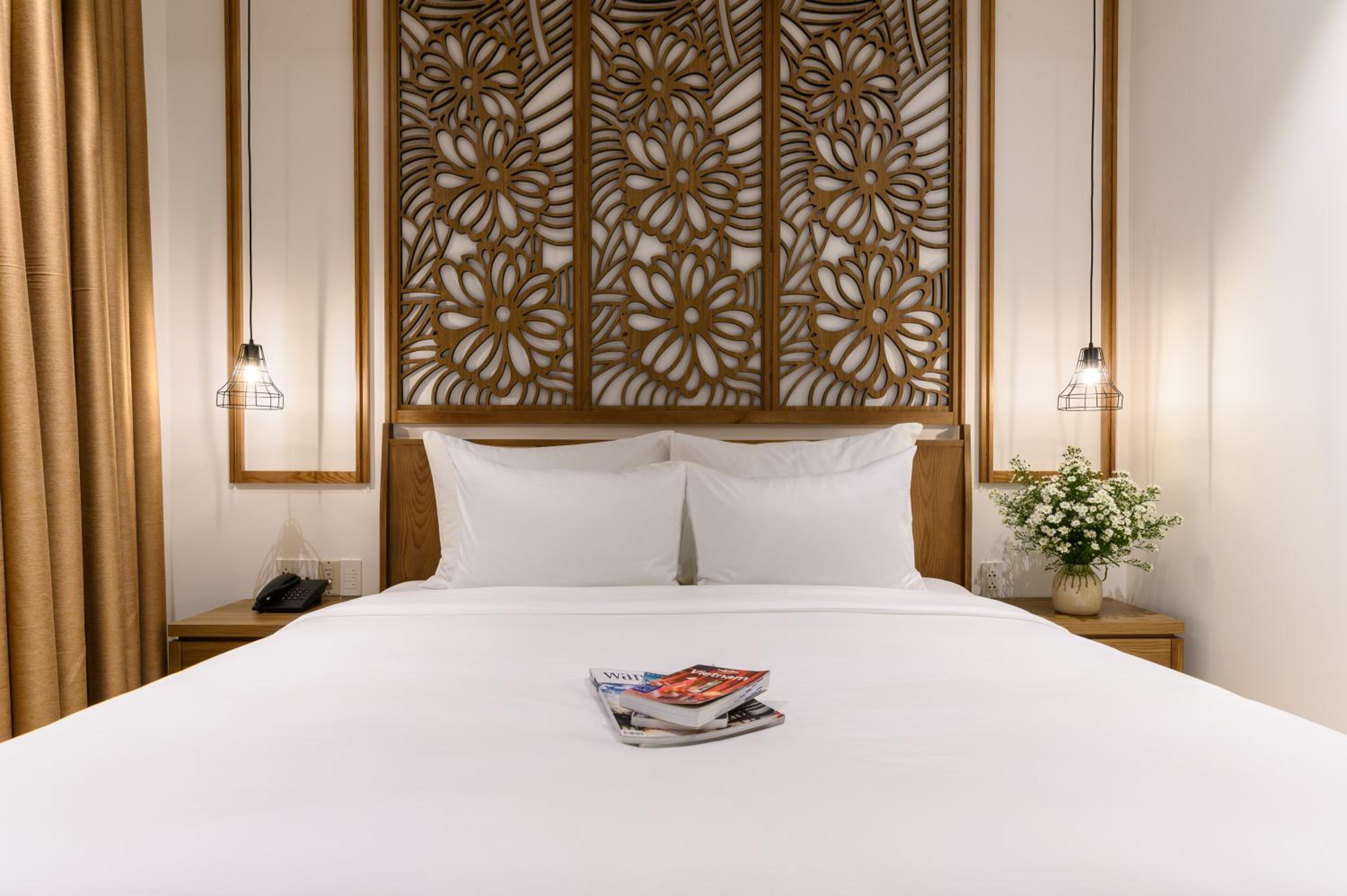 Deluxe Double Room with Balcony and Pool View - Photo 9