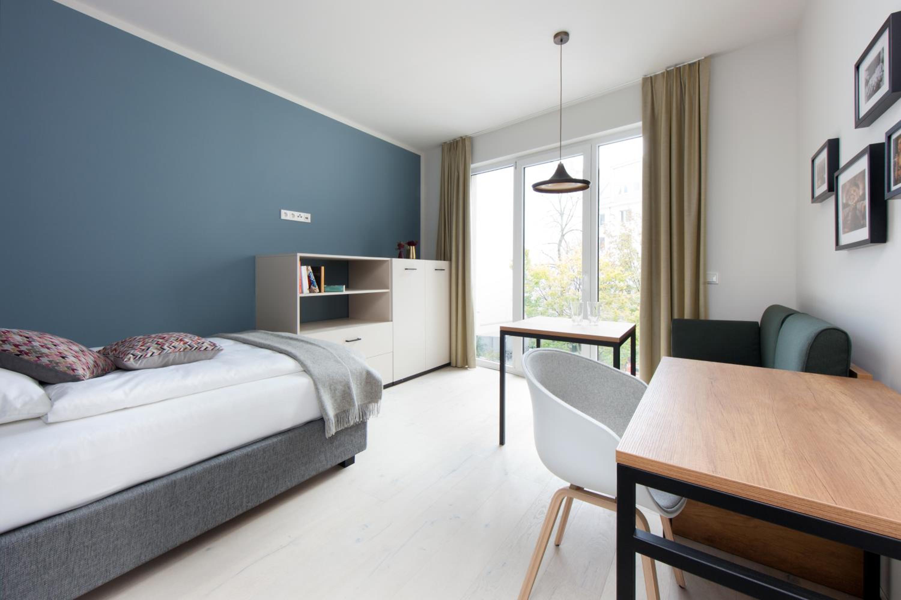 Apartment S - Queen bed photo 1