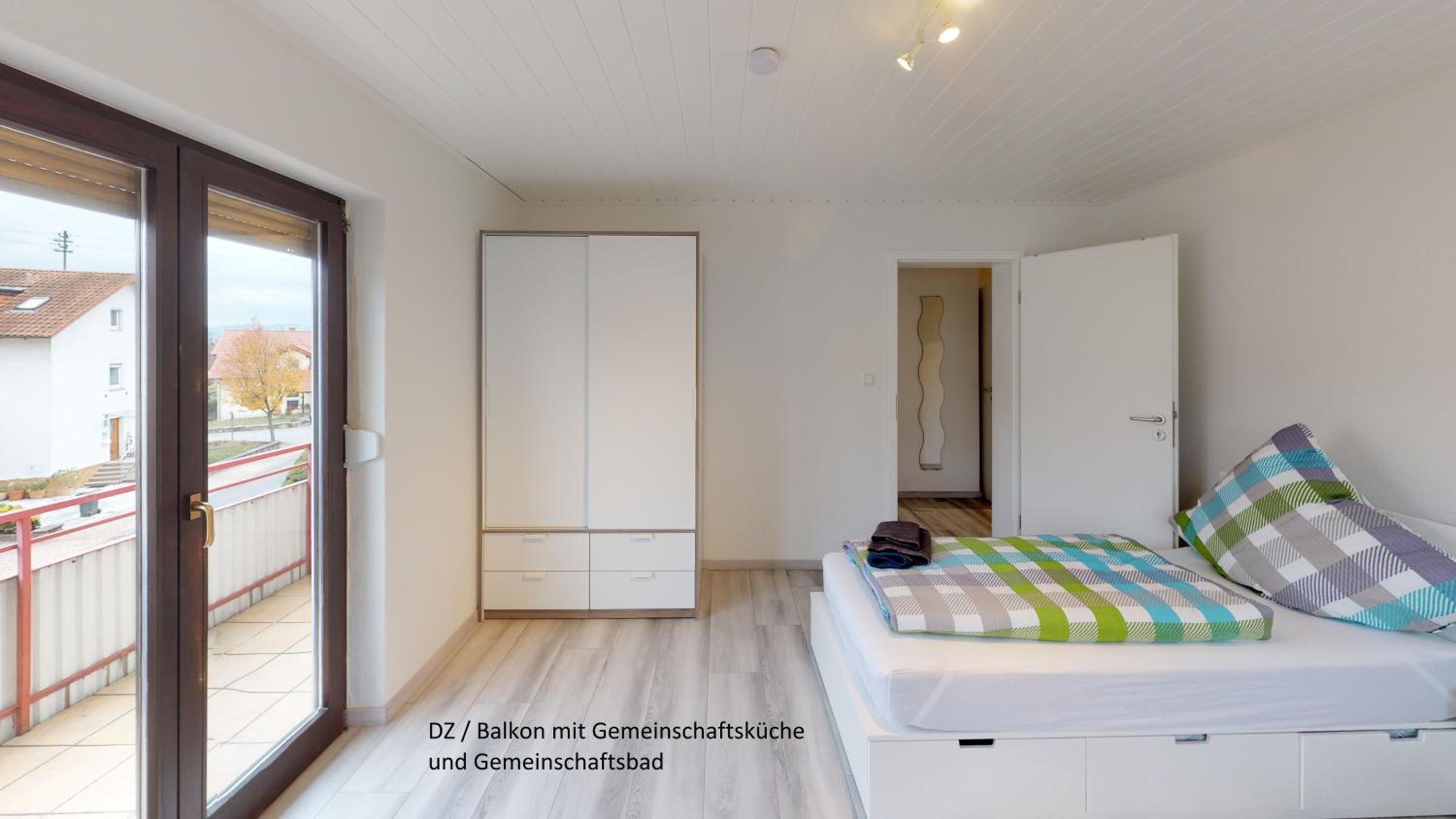 Double or Twin Room with Balcony and Shared Bathroom and Shared Kitchen  photo 3