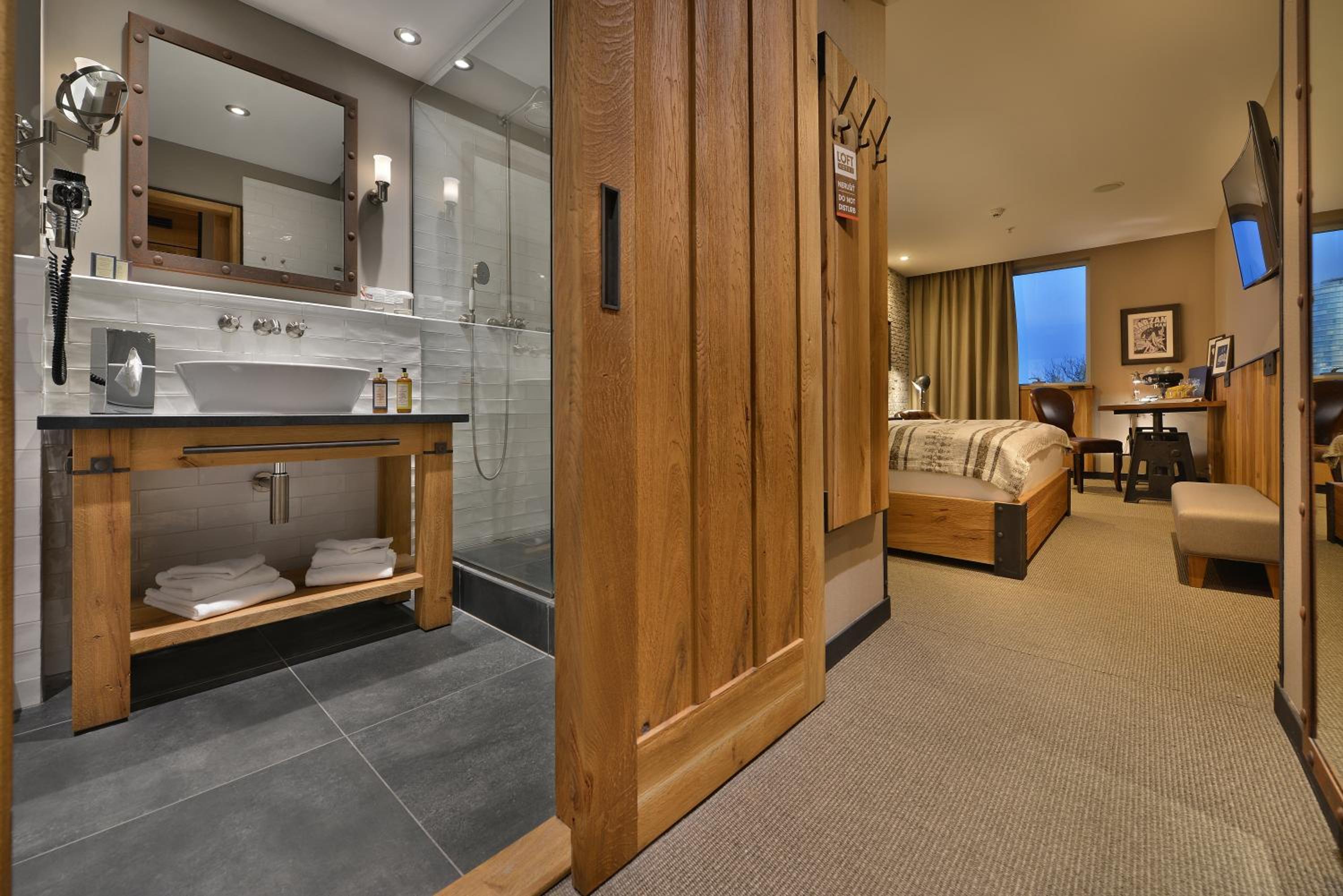 Premium Double Room - Photo 6
