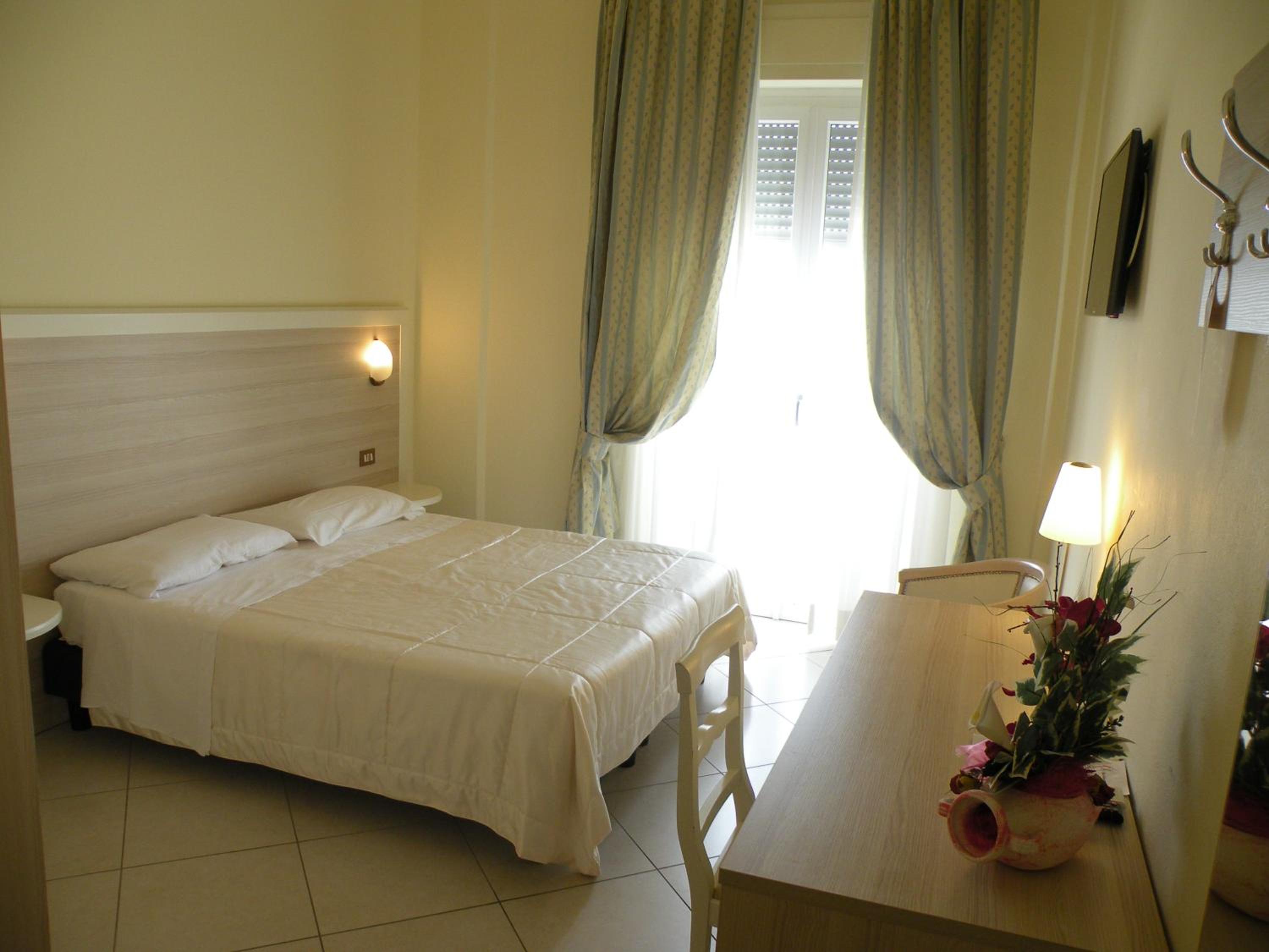 Double or Twin Room with City View photo 1