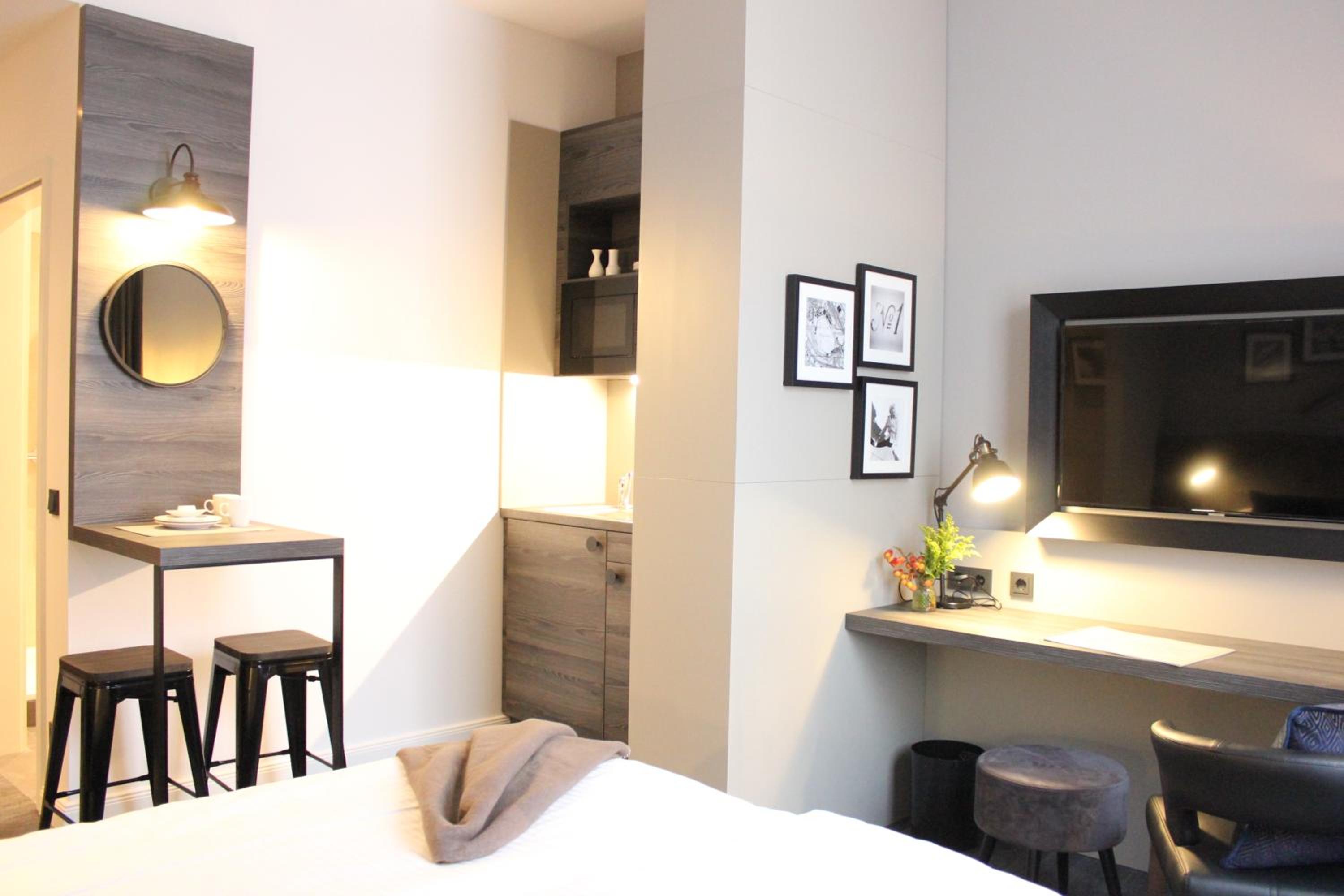 Studio Apartment thumbnail 6