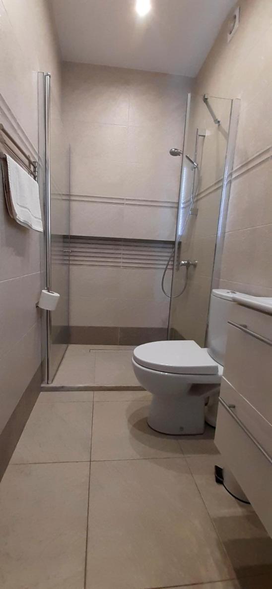 Quadruple Room with Shower - Photo 7