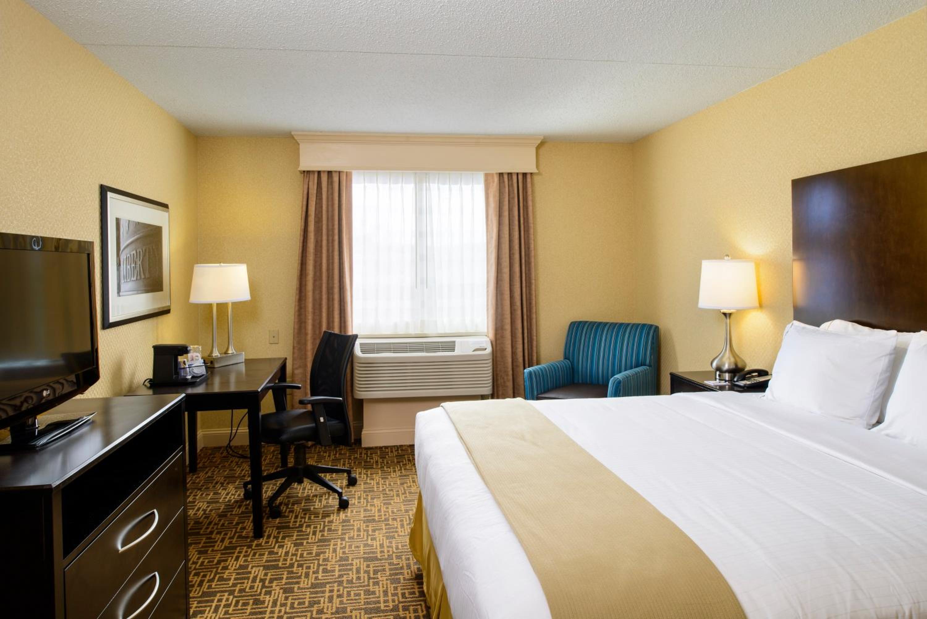 Standard King Room with River View - Photo 9