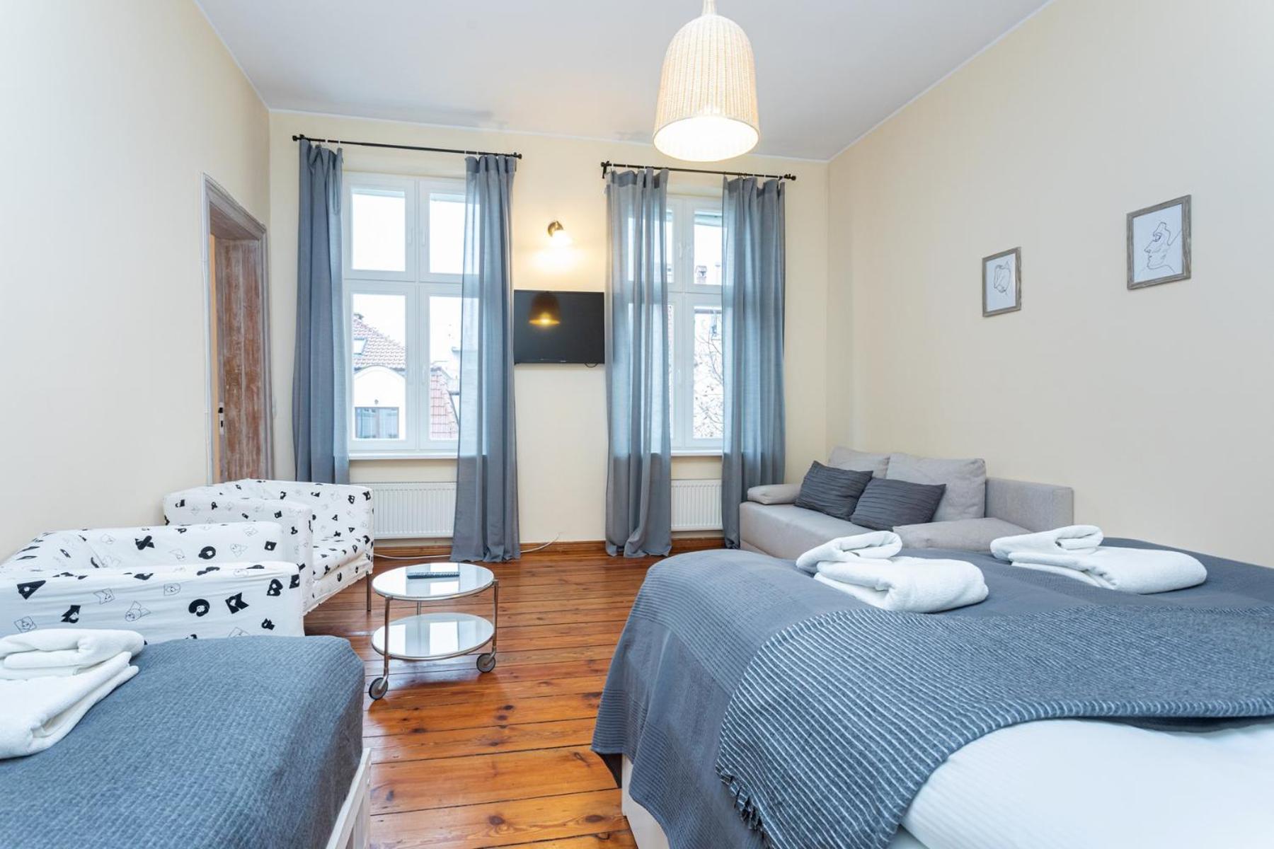 One-Bedroom Apartment with Balcony - Photo 3