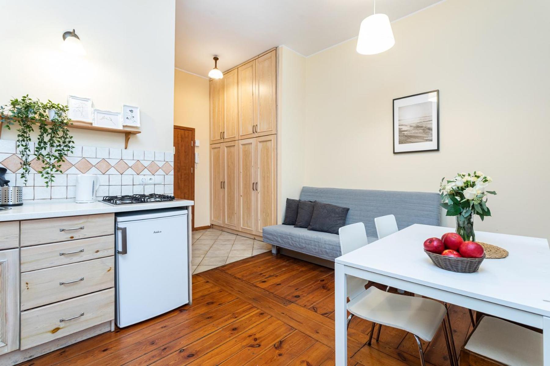 One-Bedroom Apartment with Balcony - Photo 6