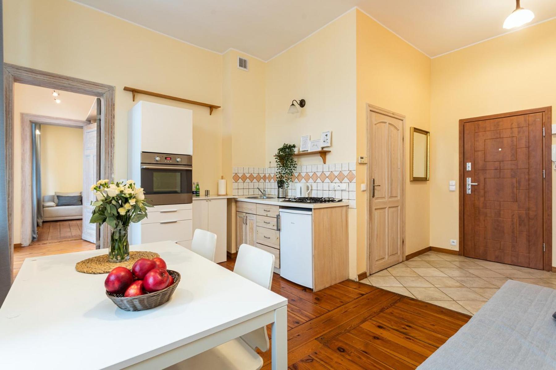 One-Bedroom Apartment with Balcony - Photo 7
