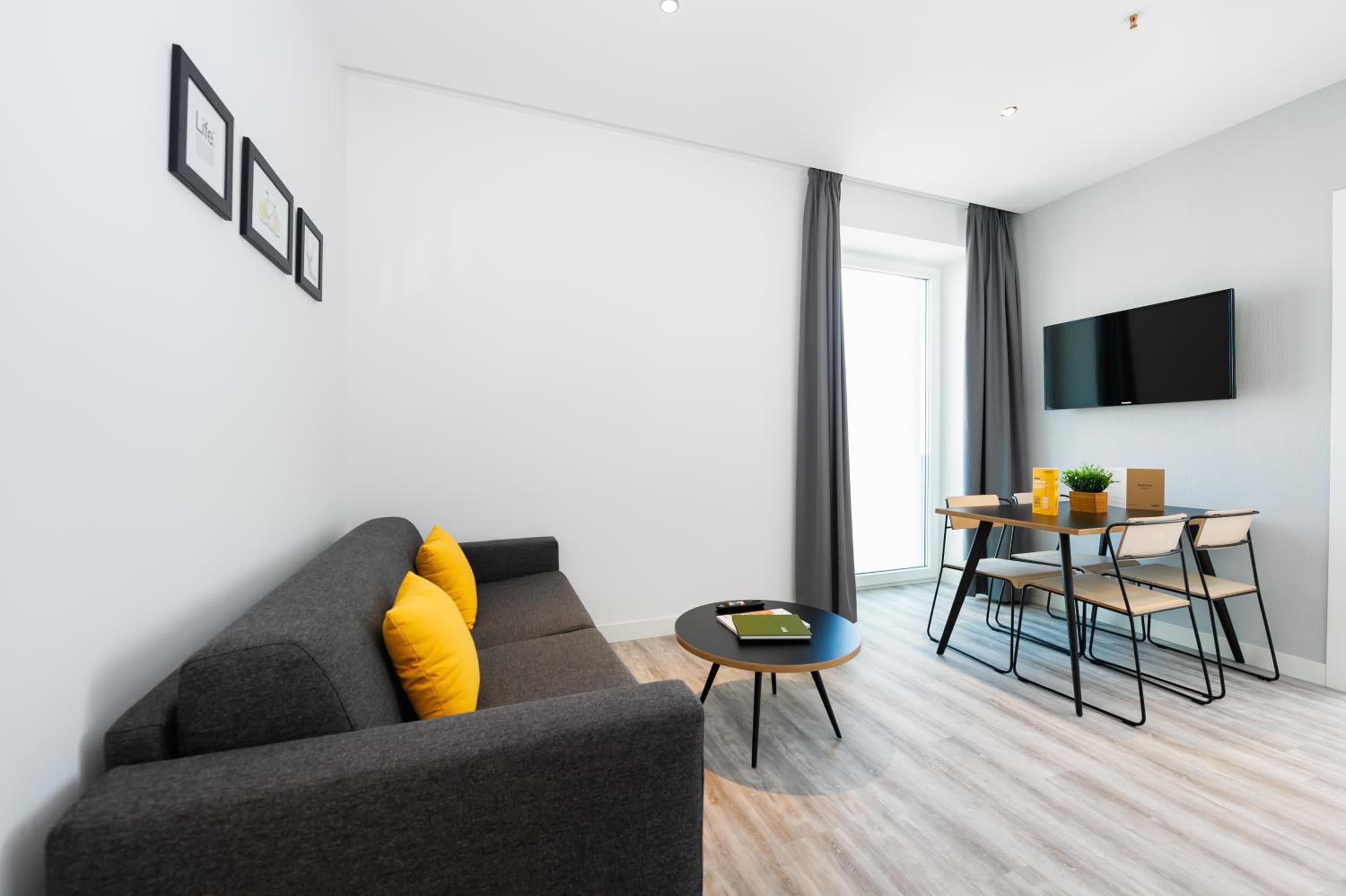 One-Bedroom Apartment - Photo 4
