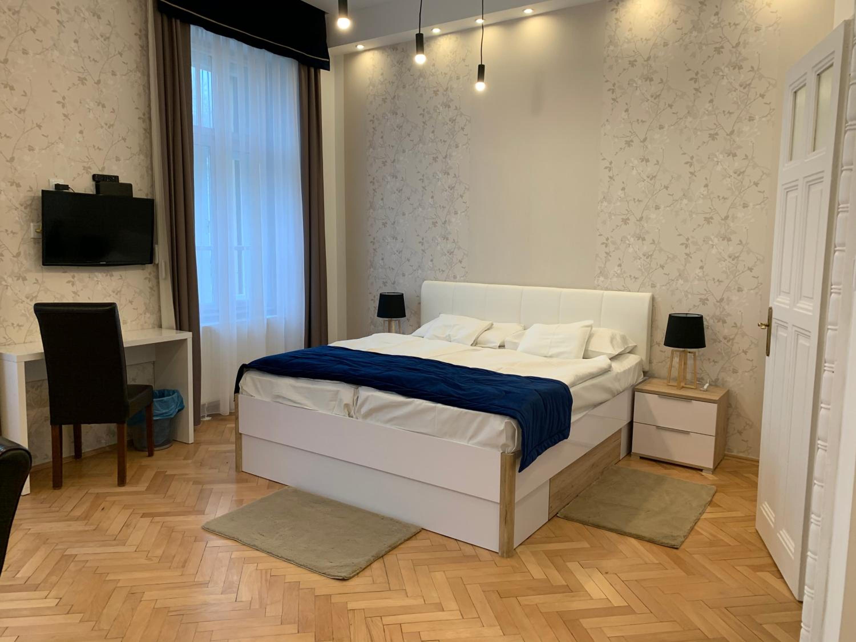 Large Double Room photo 3