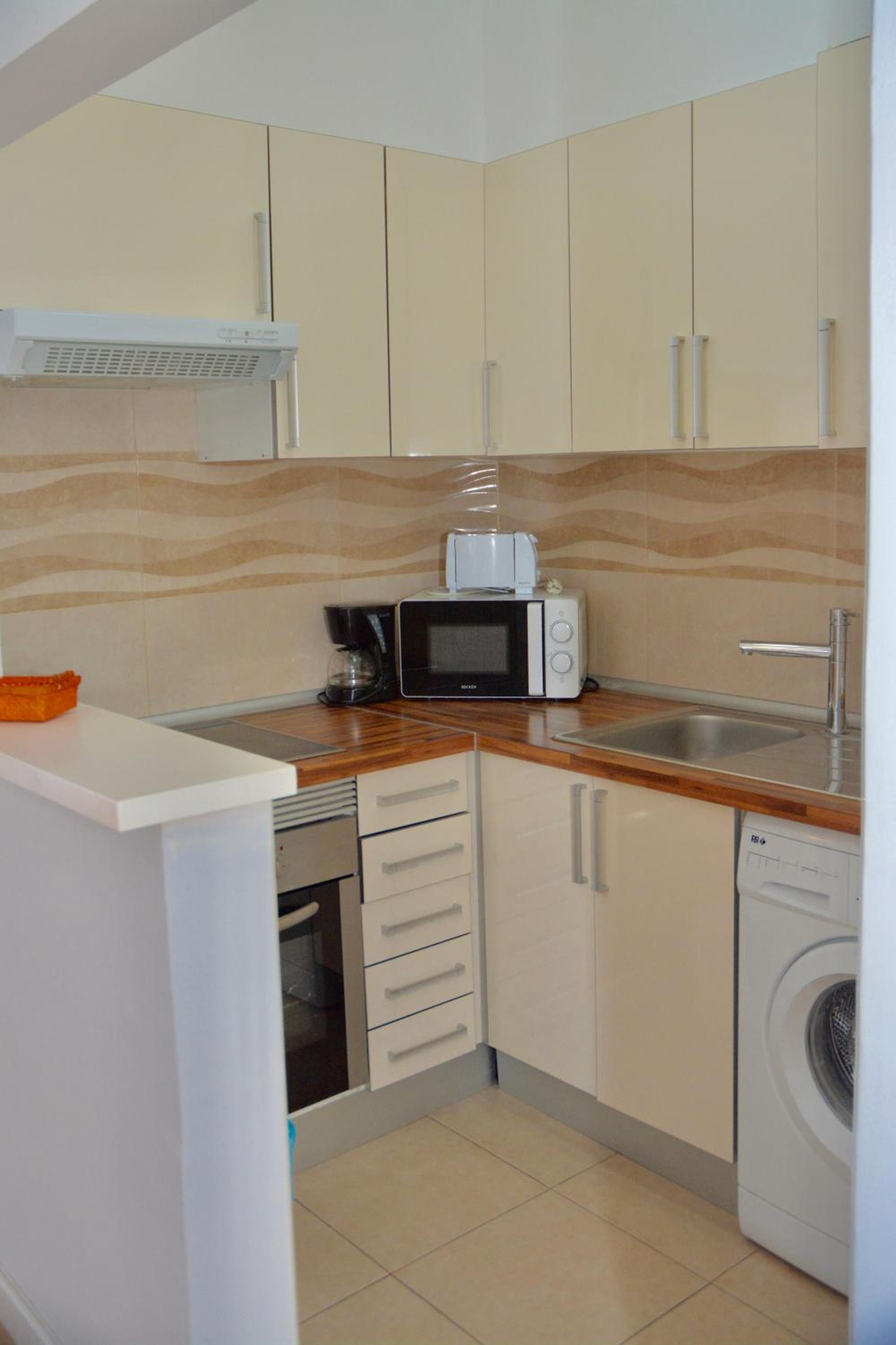 Premium One-Bedroom Apartment - Photo 12