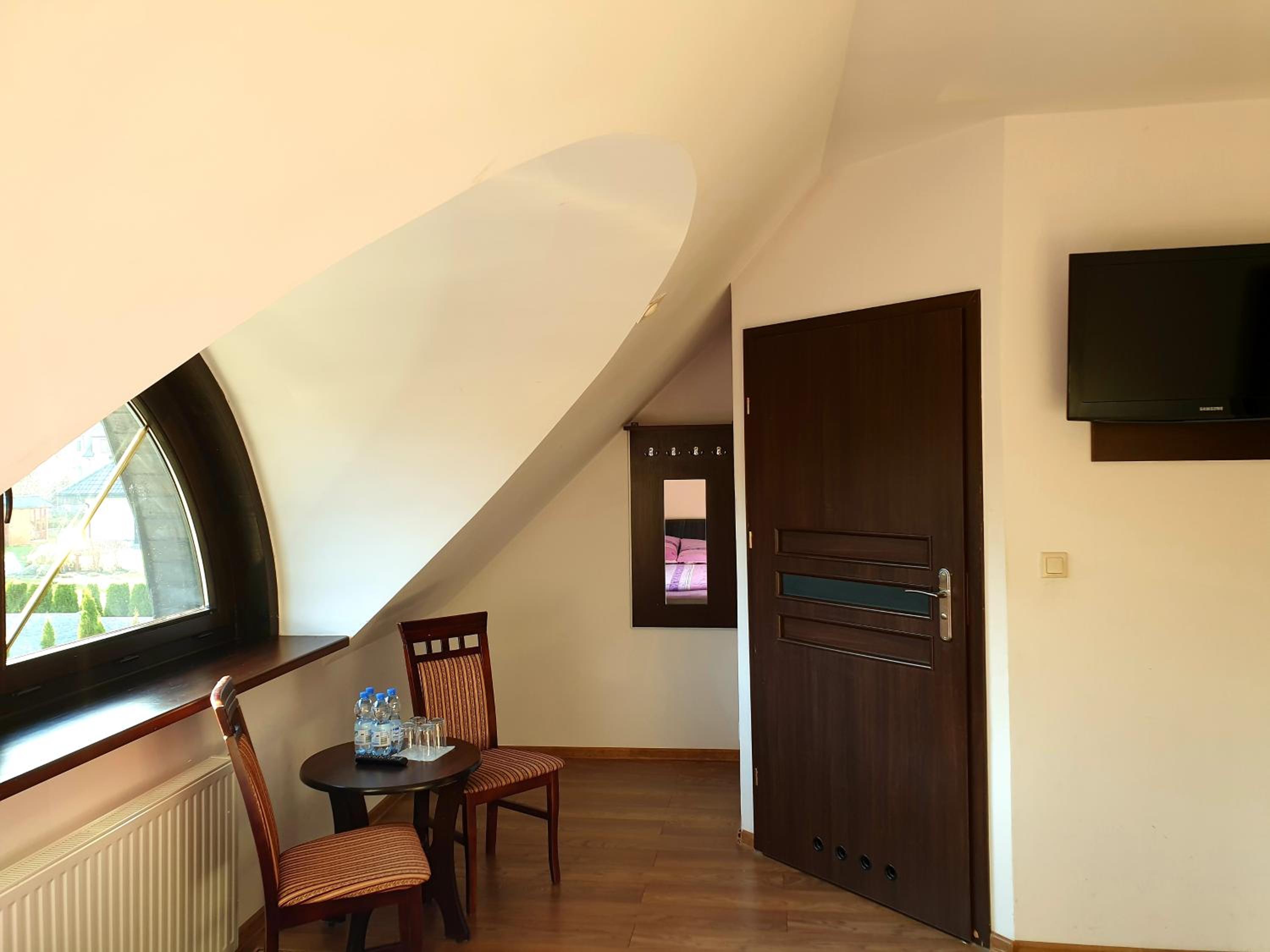 Family Room with Private Bathroom - Photo 3