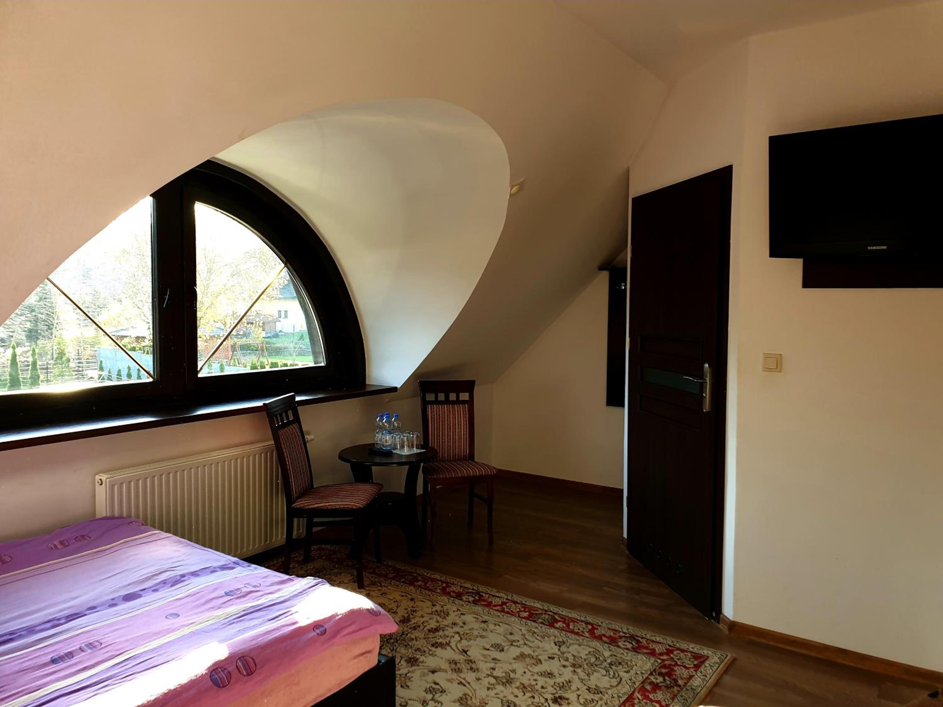 Family Room with Private Bathroom - Photo 2
