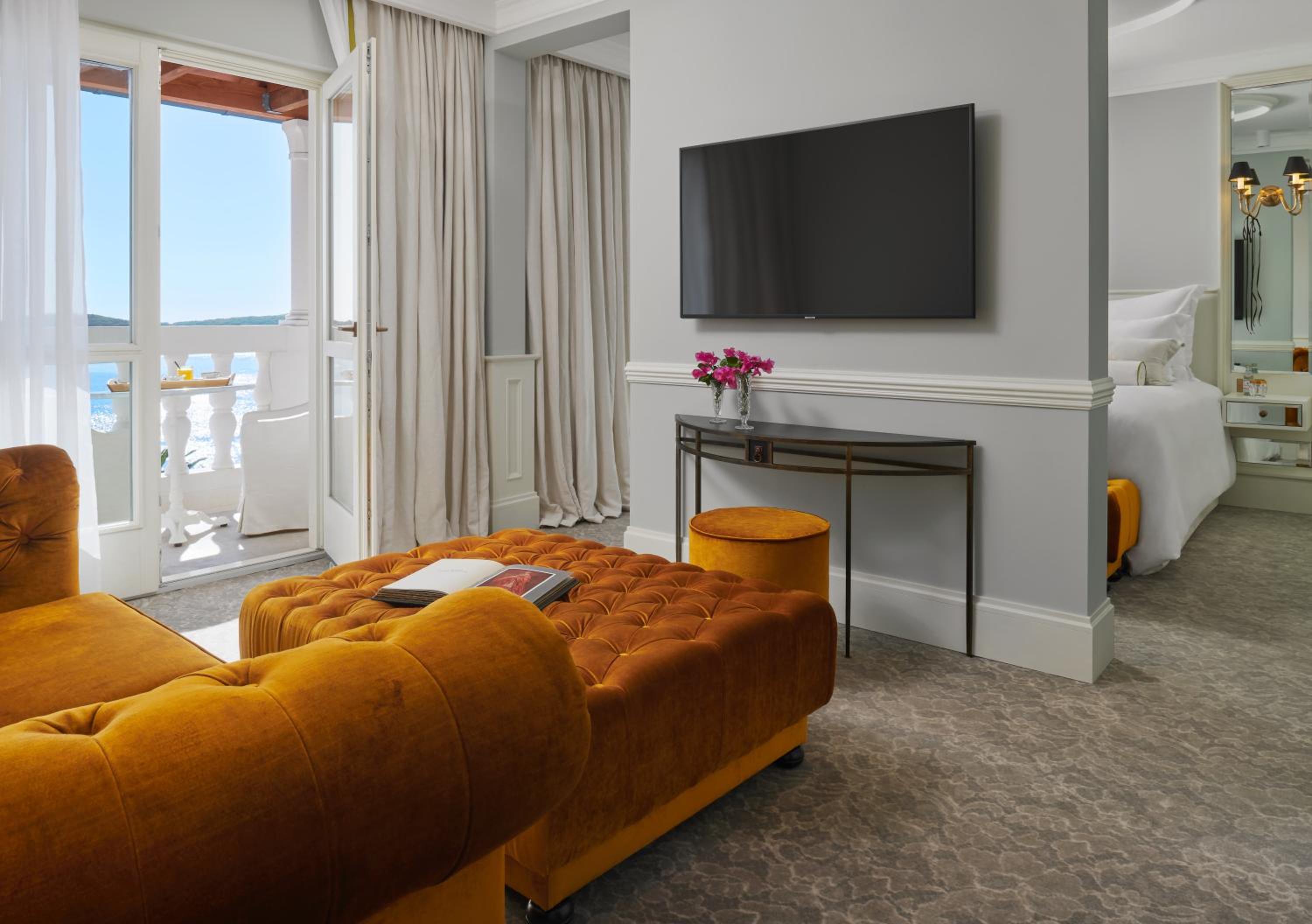Penthouse Suite with Balcony and Sea View - Photo 2