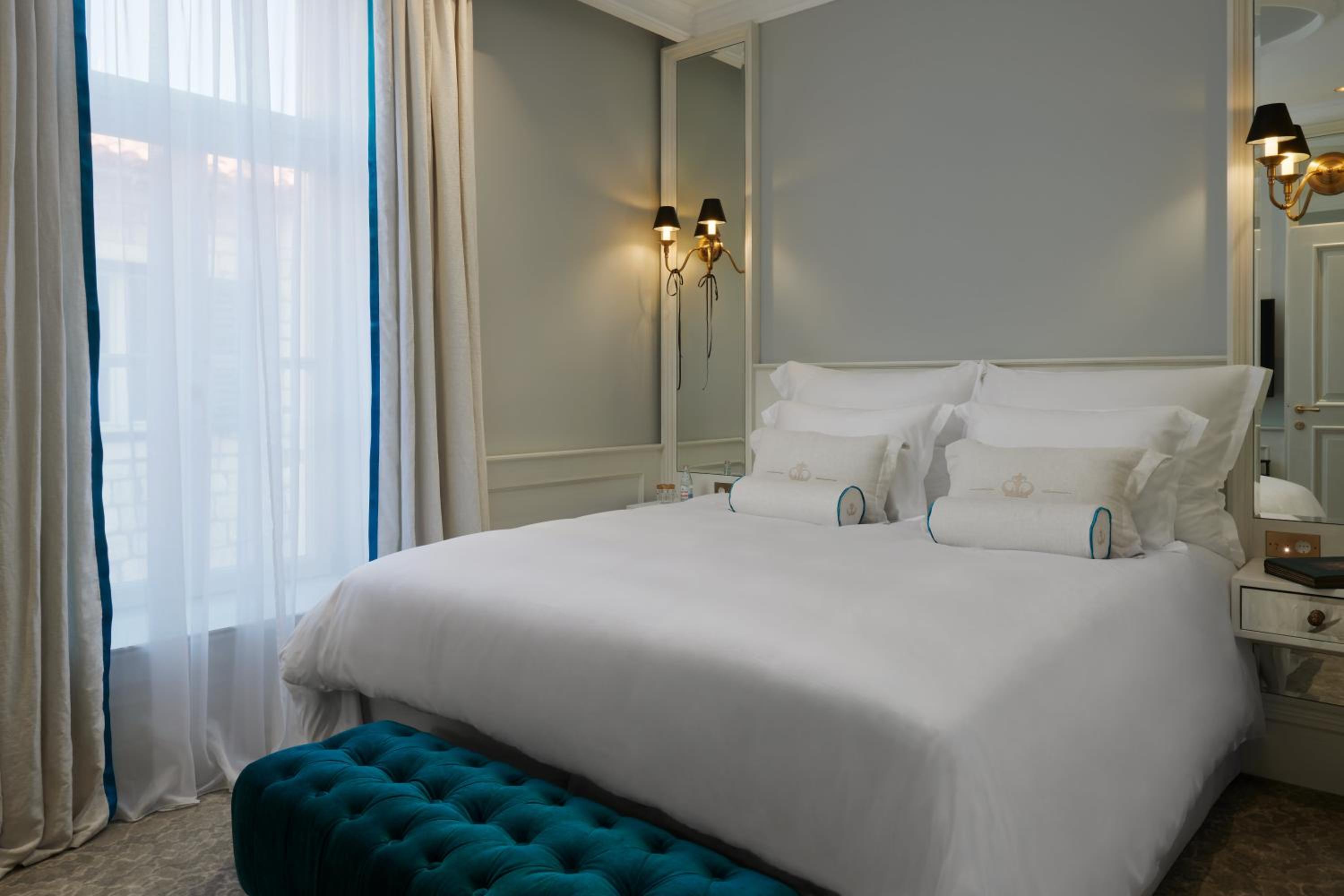 Deluxe Suite with City View - Photo 1
