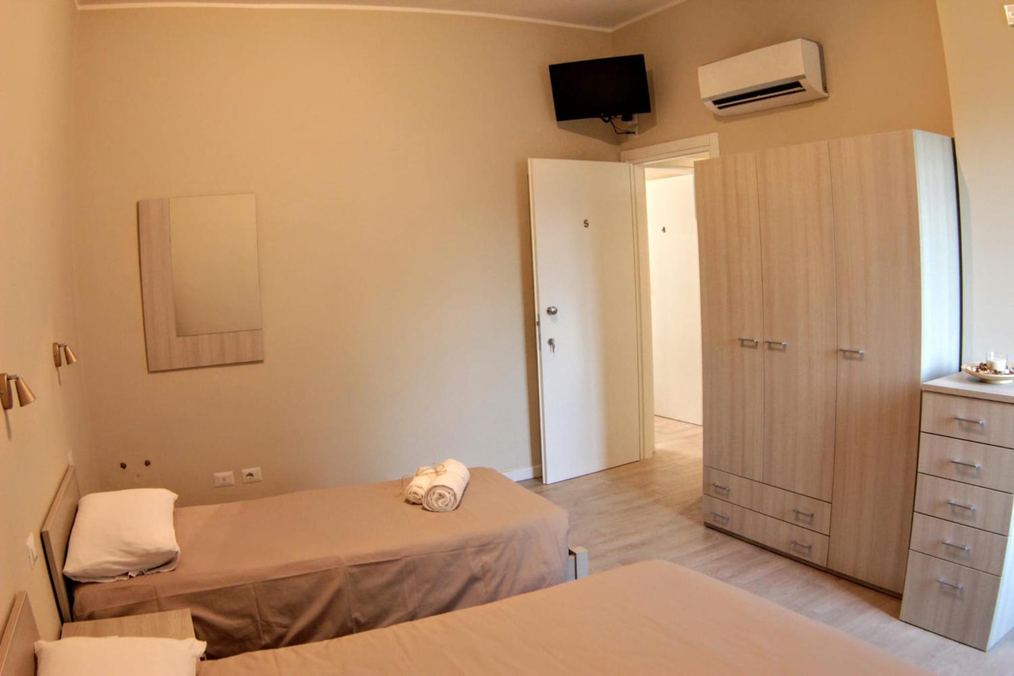 Deluxe Triple Room - Photo 1